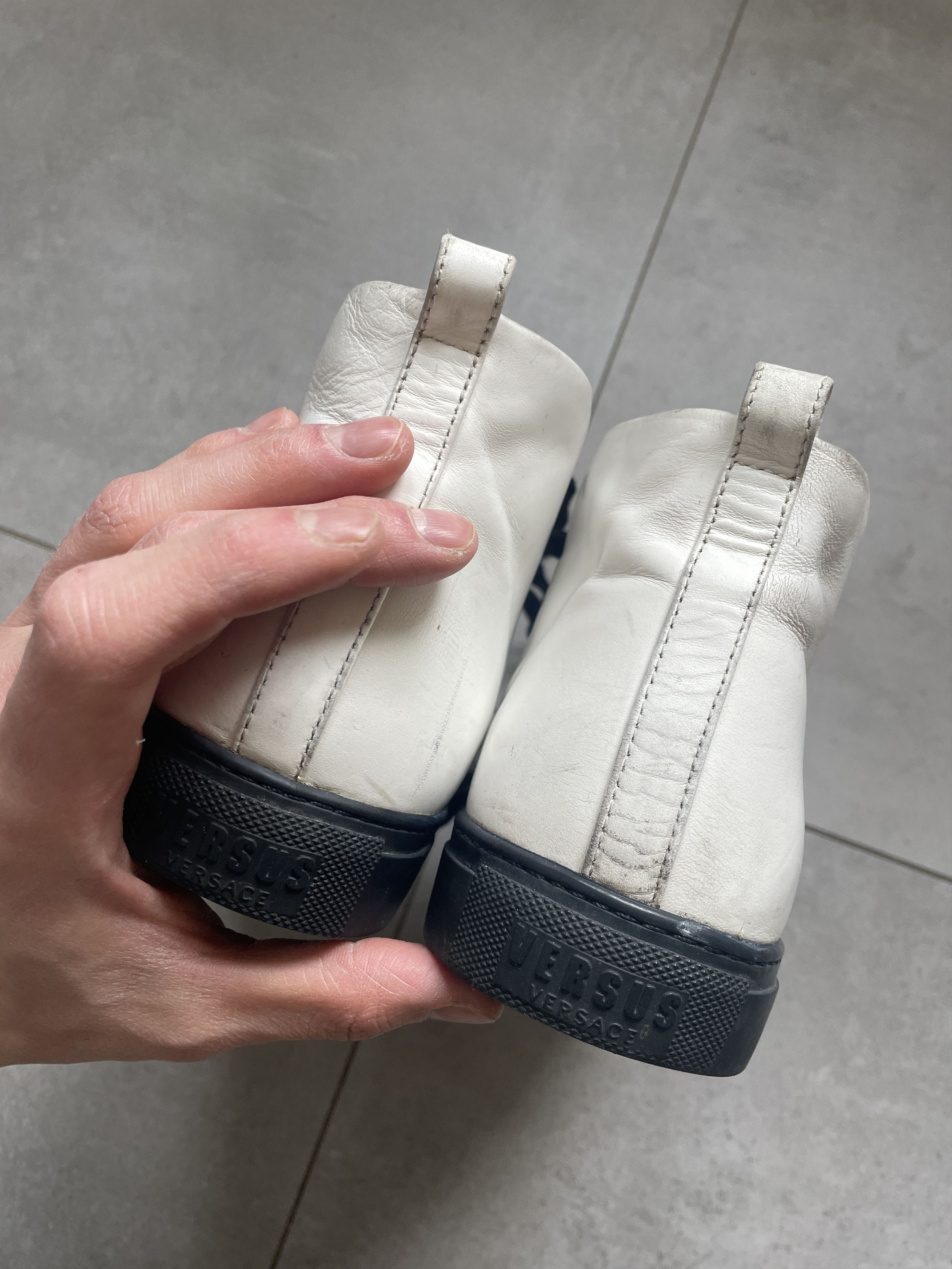 Versace Y2K VERSACE VERSUS ARENA WHITE BLACK LEATHER HI TOPS Size US 10 / EU 43 - 4 Thumbnail