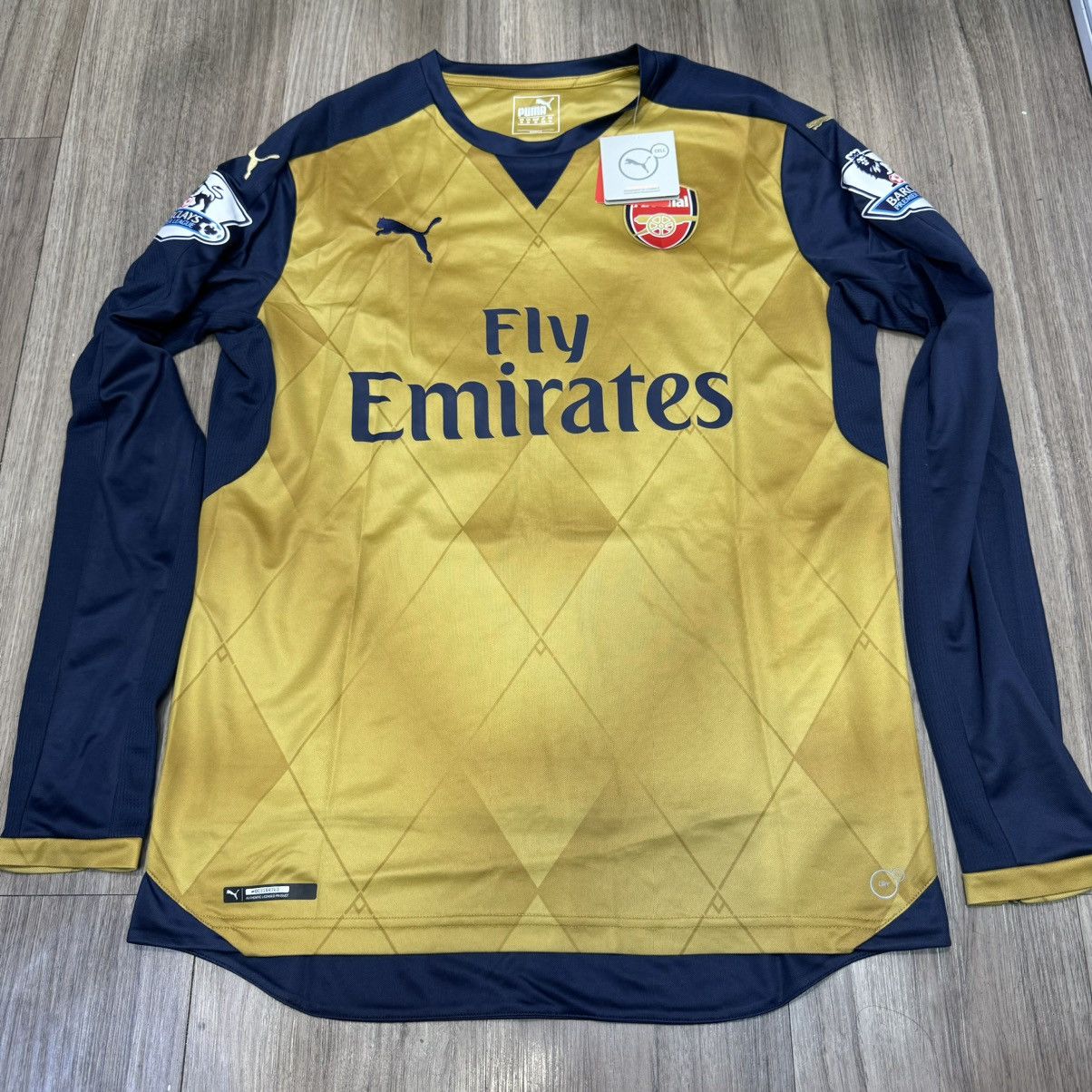 Puma Arsenal 15/16 L/S away shirt #11 ozil (bnwt) Size US M / EU 48-50 / 2 - 1 Thumbnail