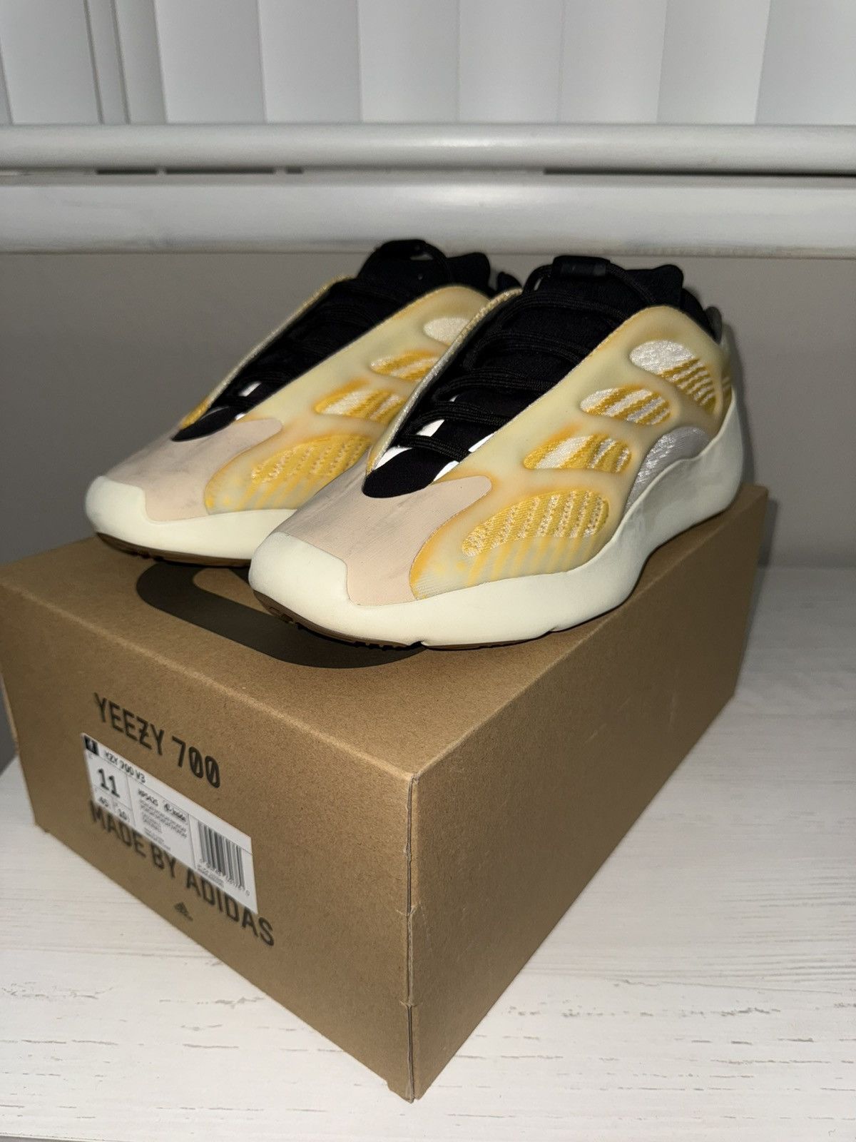 Yeezy Adidas Yeezy 700 V3 ‘Mono Safflower’ Size US 11 / EU 44 - 6 Thumbnail