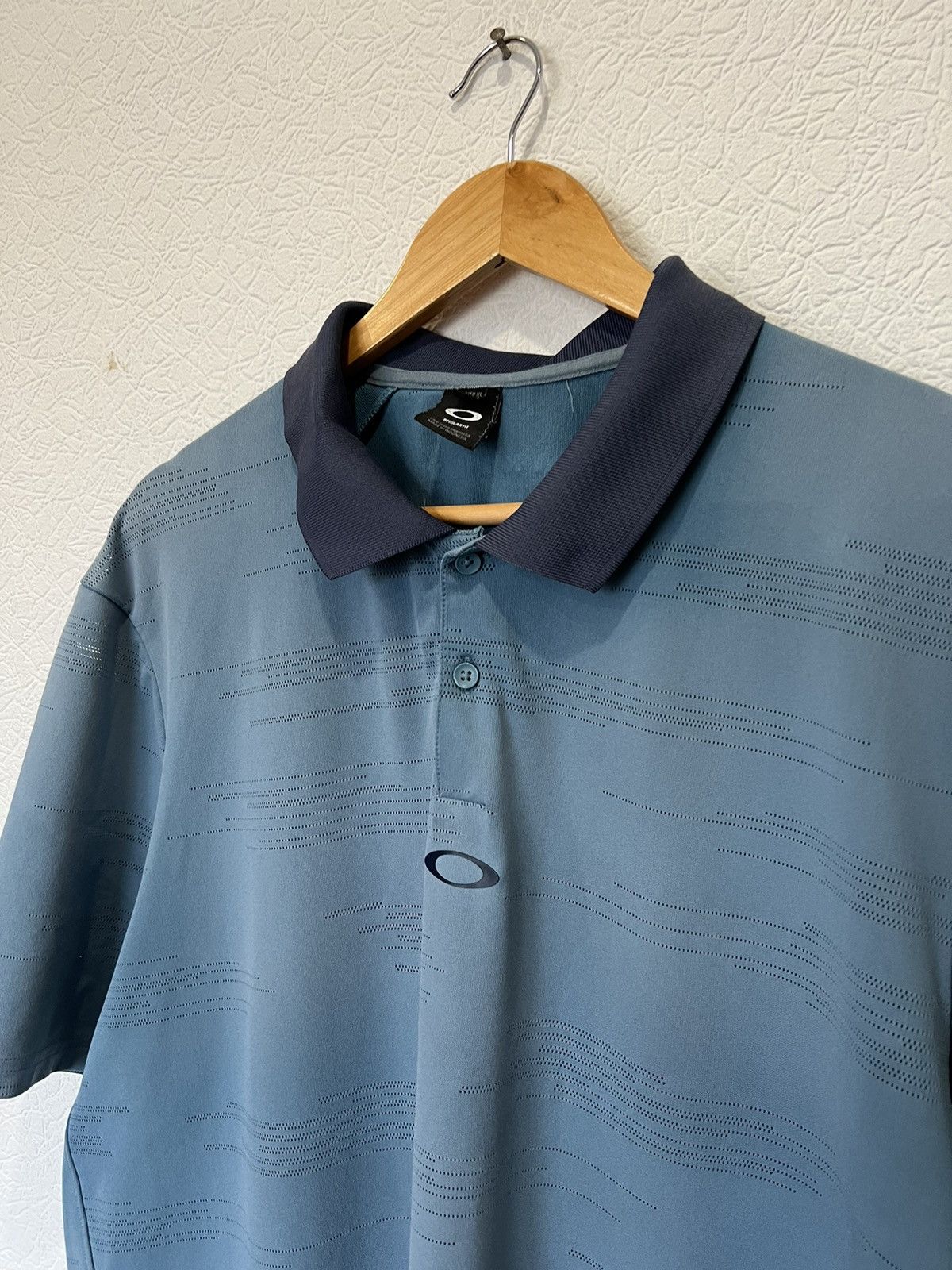 Vintage Vintage Oakley Blue Polo T Shirt Tee Size US XL / EU 56 / 4 - 2 Thumbnail