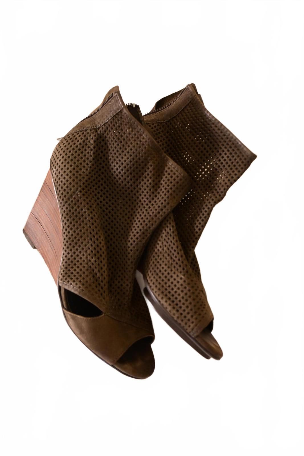 Pelle Pelle Pelle Olive Green/Brown Perforated Peep Toe Wedge Booties 8 Size US 8 / IT 38 - 1 Thumbnail