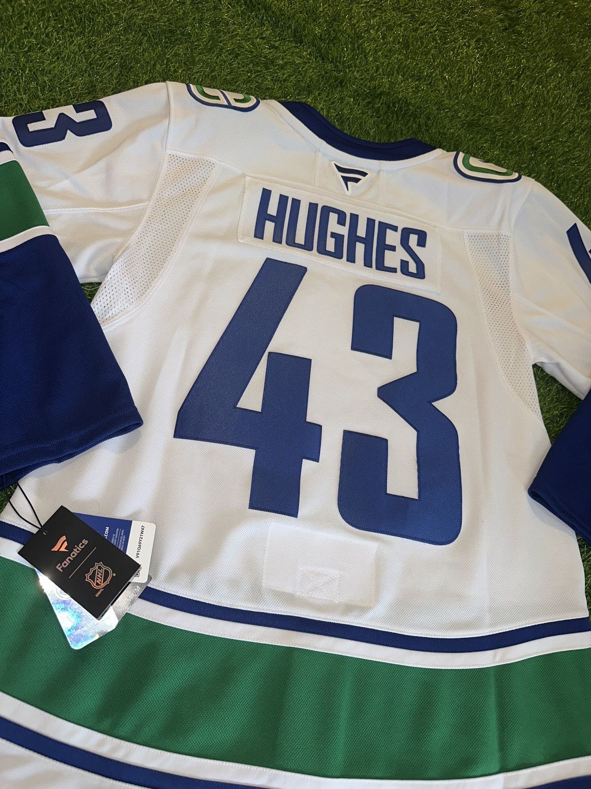 NHL Nhl vancouver canucks fanatics premium jersey size 50 Size US M / EU 48-50 / 2 - 4 Thumbnail