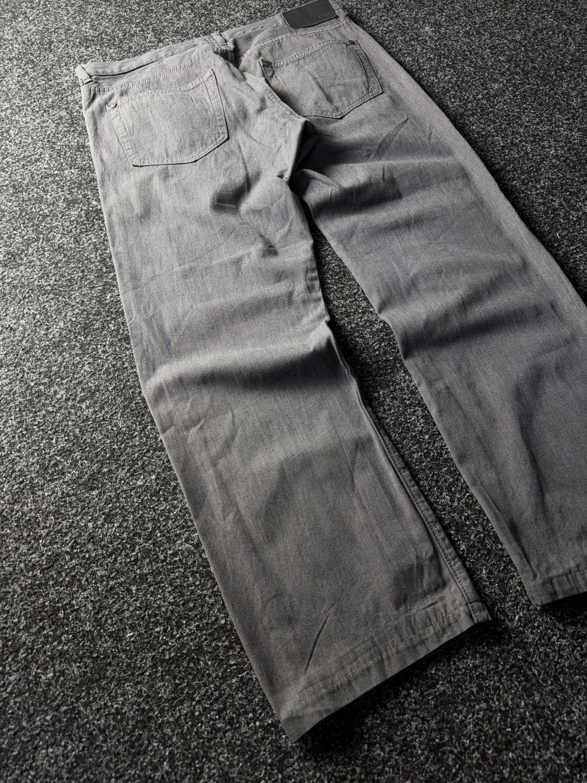Hugo Boss Luxury Designer Hugo Boss Regular Fit Grey Casual Pants Size US 34 / EU 50 - 11 Thumbnail