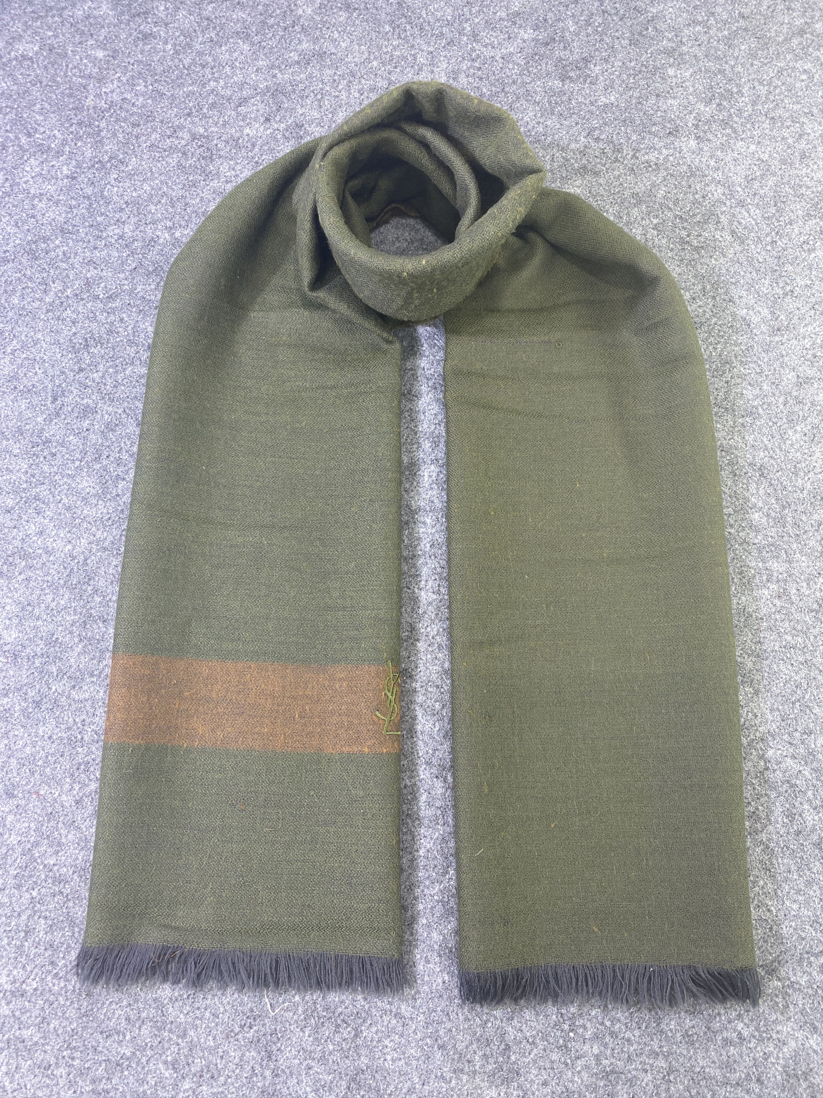 Yves Saint Laurent Yves Saint Laurent Scarf/Muffler/neckwear -T878 Size ONE SIZE - 1 Thumbnail