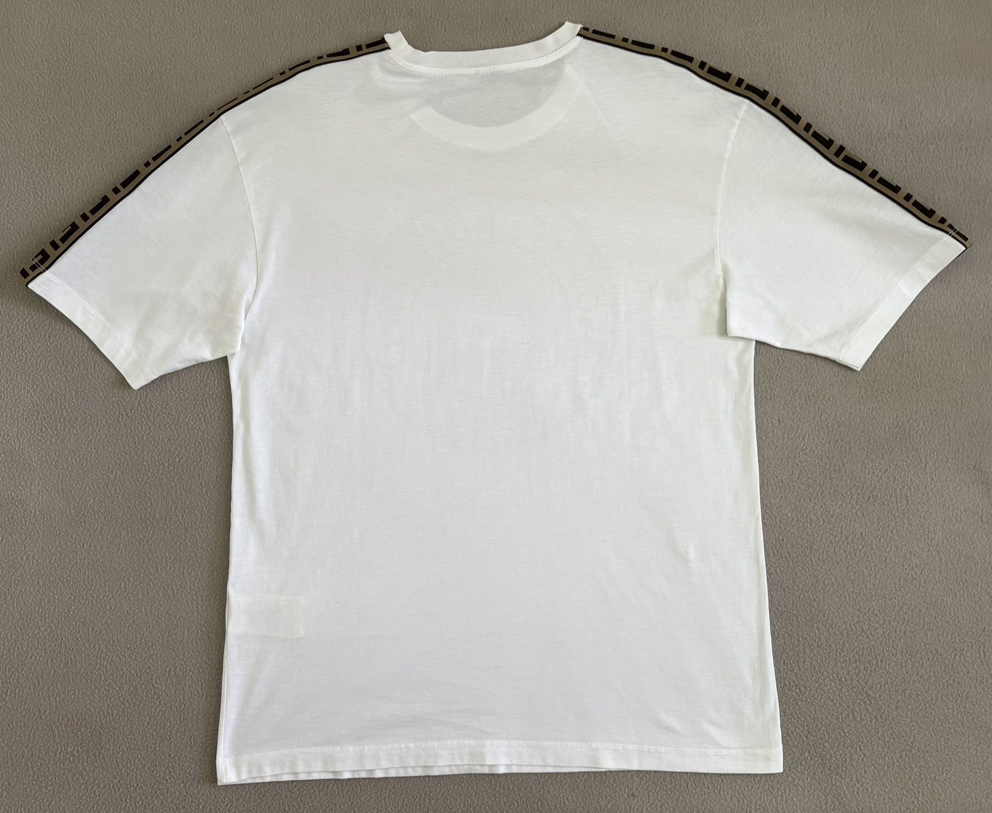 Fendi T-shirt Fendi Monogram Medium Size US M / EU 48-50 / 2 - 12 Thumbnail