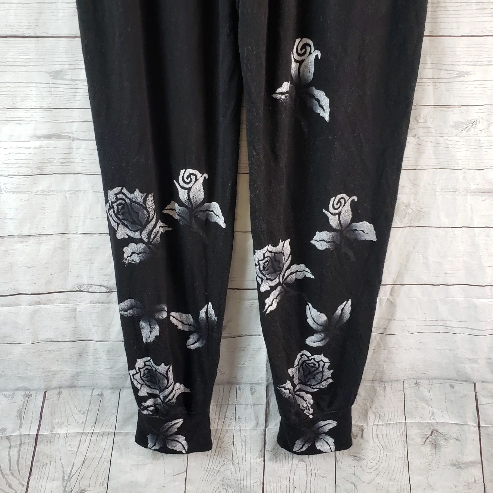 Vintage T-Party Womens Pull On Pants Large Black Gray Floral Rose Print Casual Pants Women's Large Black Floral Rose Print Size 36" / US 14 / IT 50 - 5 Thumbnail