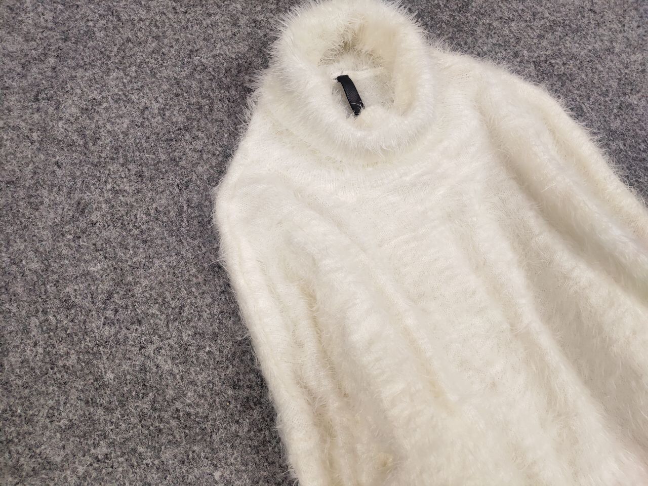 Japanese Brand Vintage Japanese Design Mohair Style fuzzy Sweater Y2K Style Size US M / EU 48-50 / 2 - 7 Thumbnail