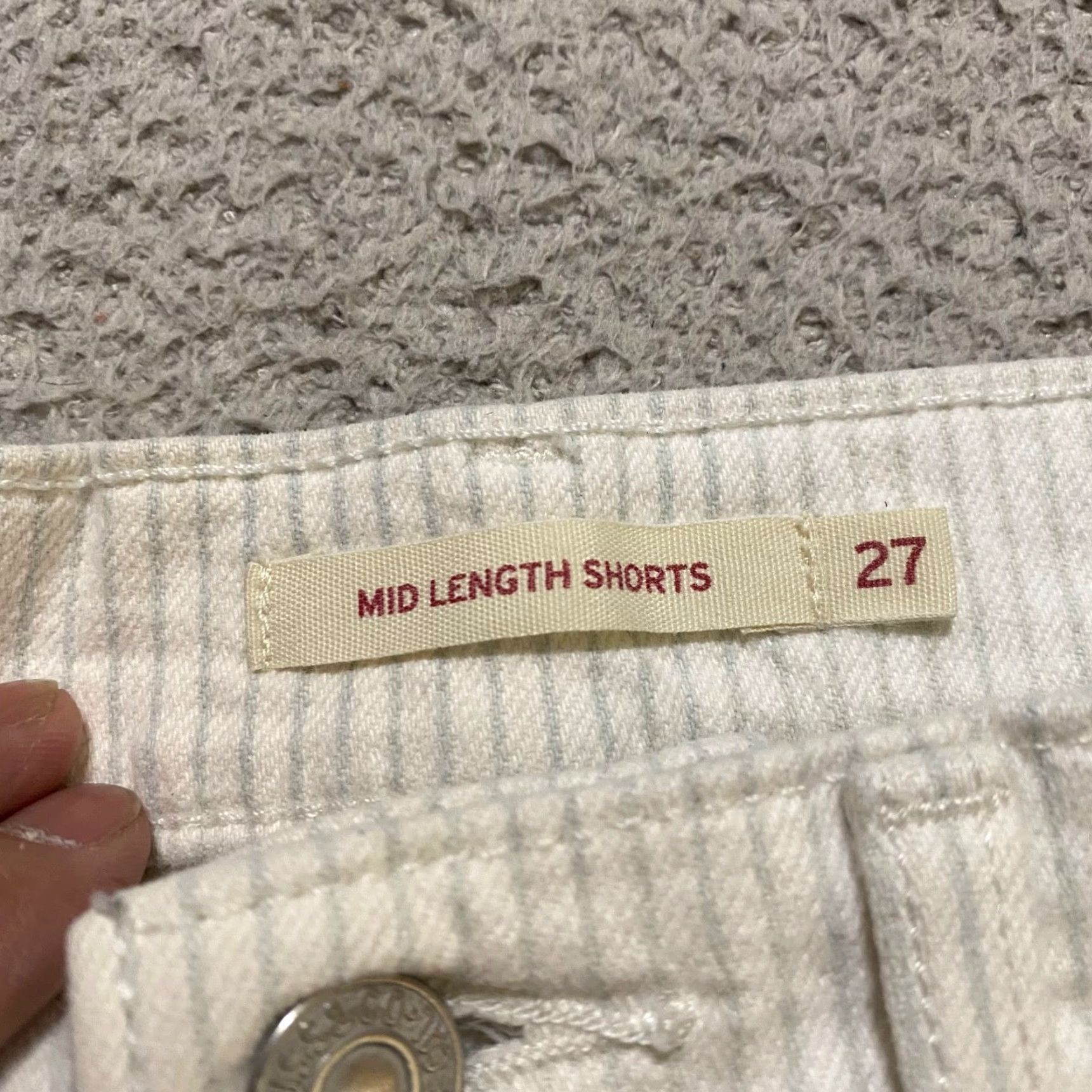 Levi's VINTAGE Levi's Womens 27 Jean Shorts White Gray Striped Denim Inseam 4" Mid Rise Cuffed Size 27" / US 4 / IT 40 - 3 Thumbnail