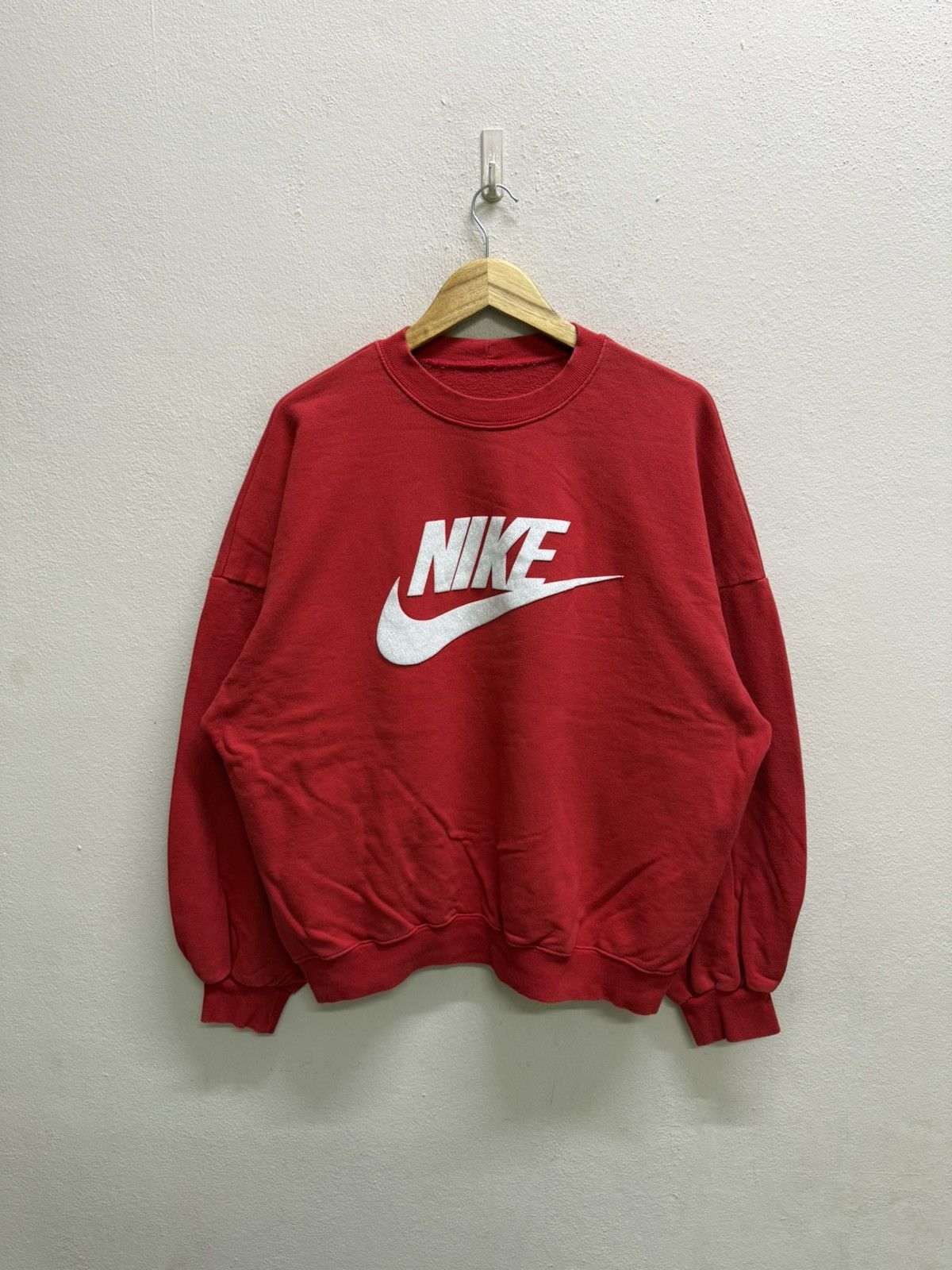 Nike Vintage Nike Swoosh Velvet Logo Baggy Sweatshirt Size US XL / EU 56 / 4 - 17 Thumbnail