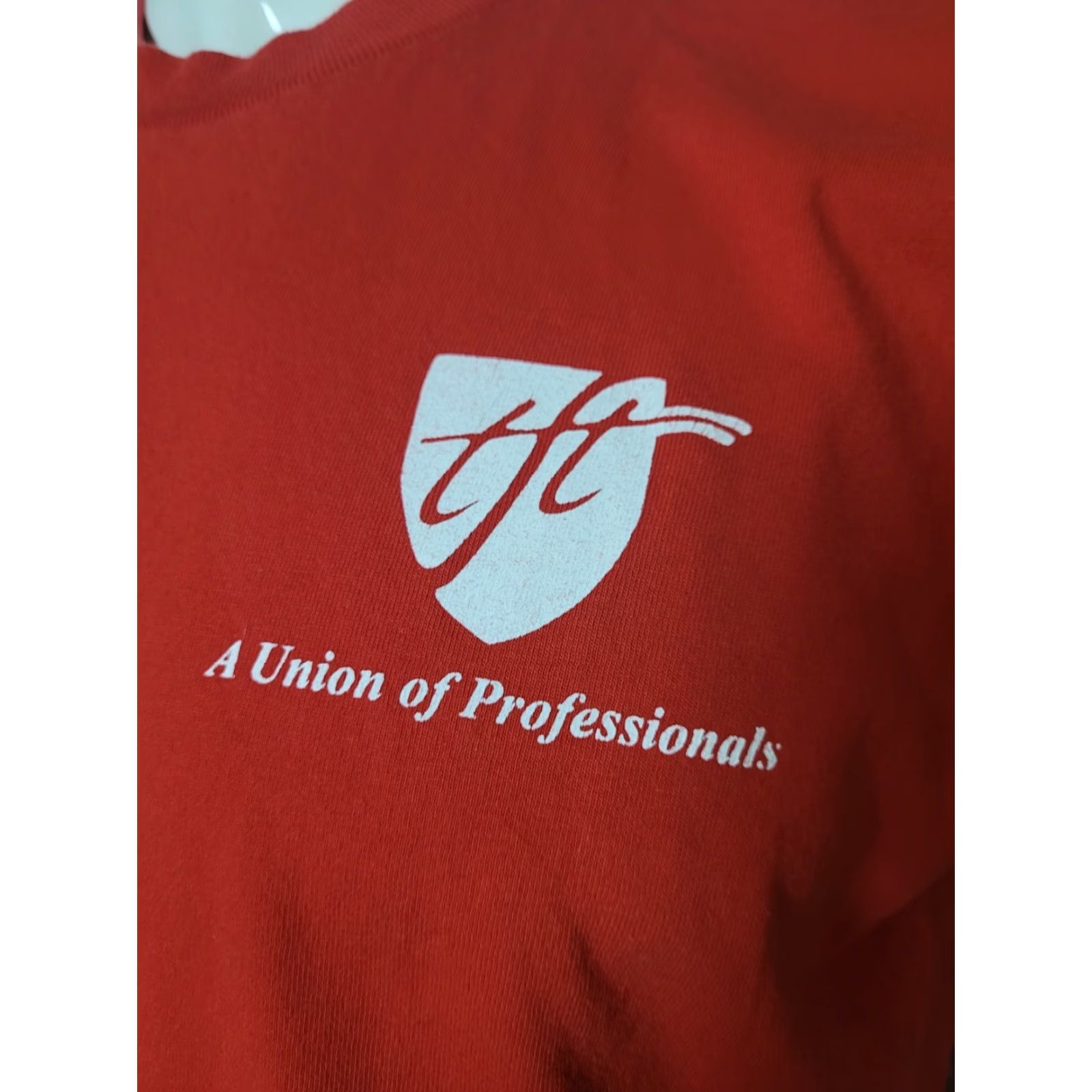 Vintage AFT TFT Toledo Federation of Teachers T Shirt Large Unionmade 100% Cotton Red Graphic Tee Men Short Sleeve Shirt Size US L / EU 52-54 / 3 - 2 Thumbnail