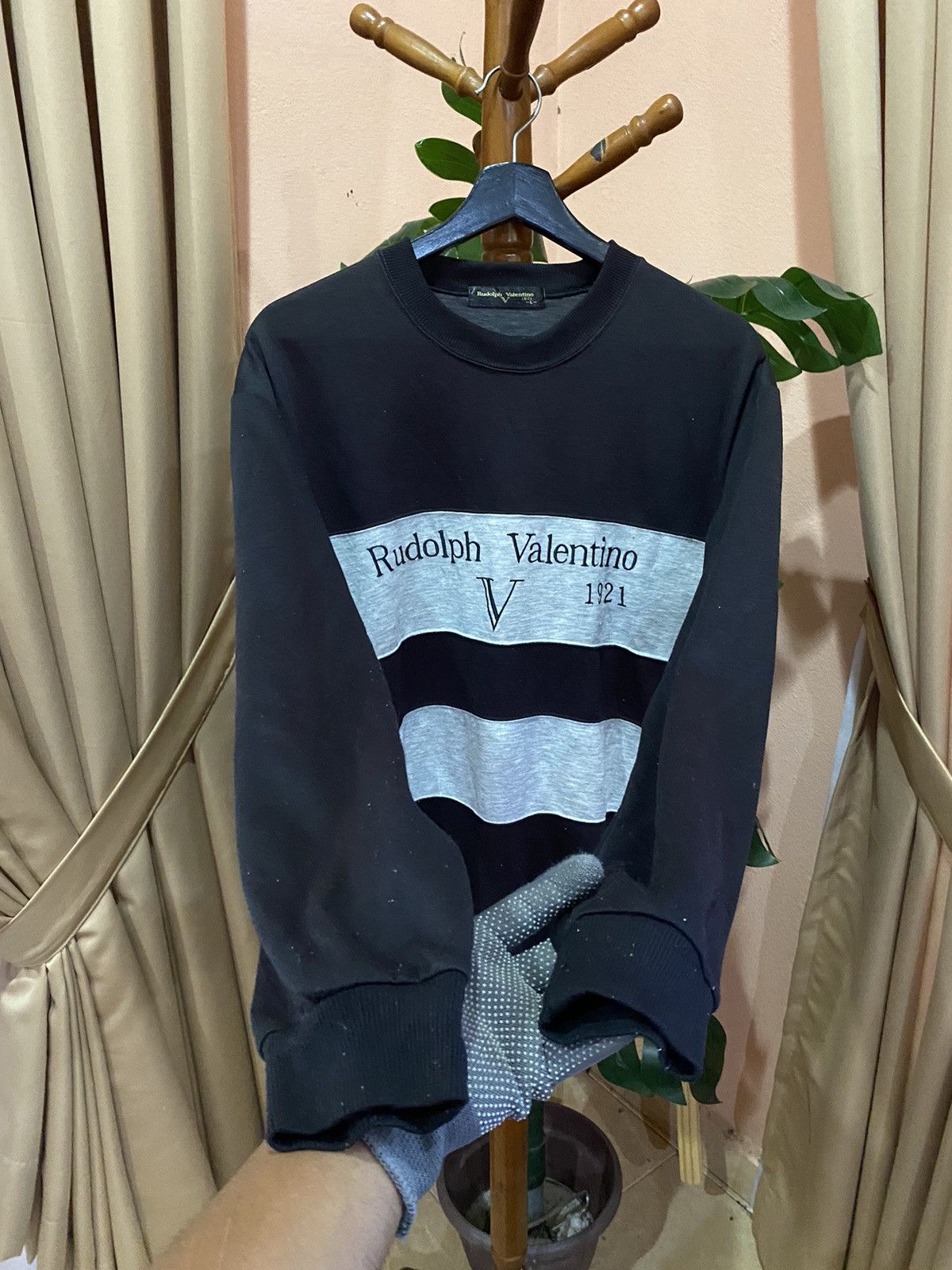 Other VINTAGE 90S RUDOLPH VALENTINO SWEATSHIRT Size US L / EU 52-54 / 3 - 7 Thumbnail