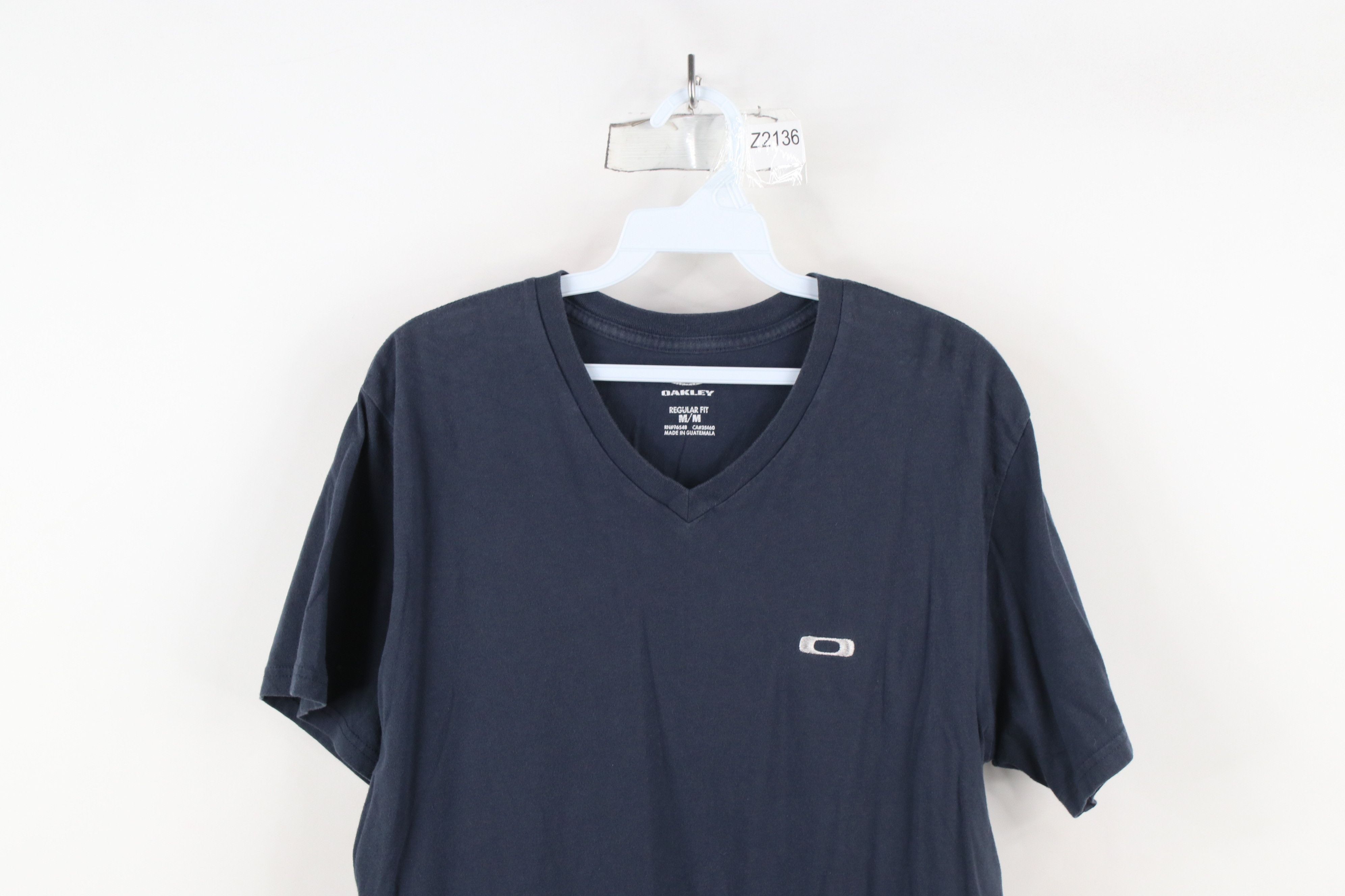 Oakley × Vintage Vintage Y2K Oakley O Logo Short Sleeve V-Neck T-Shirt Blue Size US M / EU 48-50 / 2 - 2 Thumbnail