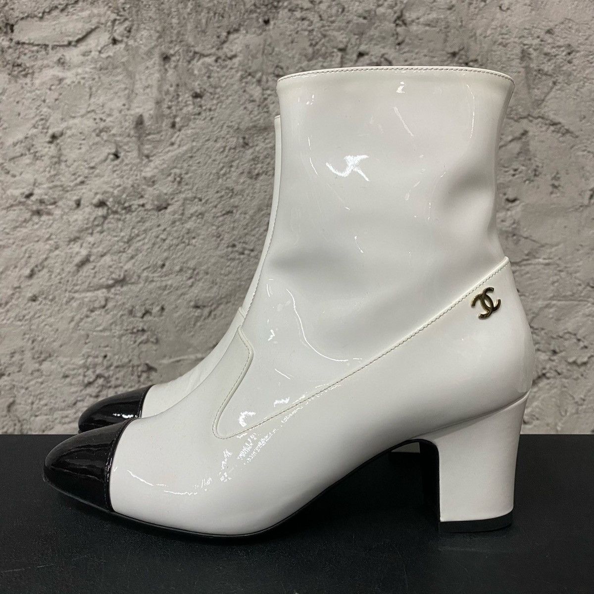 Chanel Chanel white and black patent leather boots Size US 6.5 / IT 36.5 - 3 Thumbnail