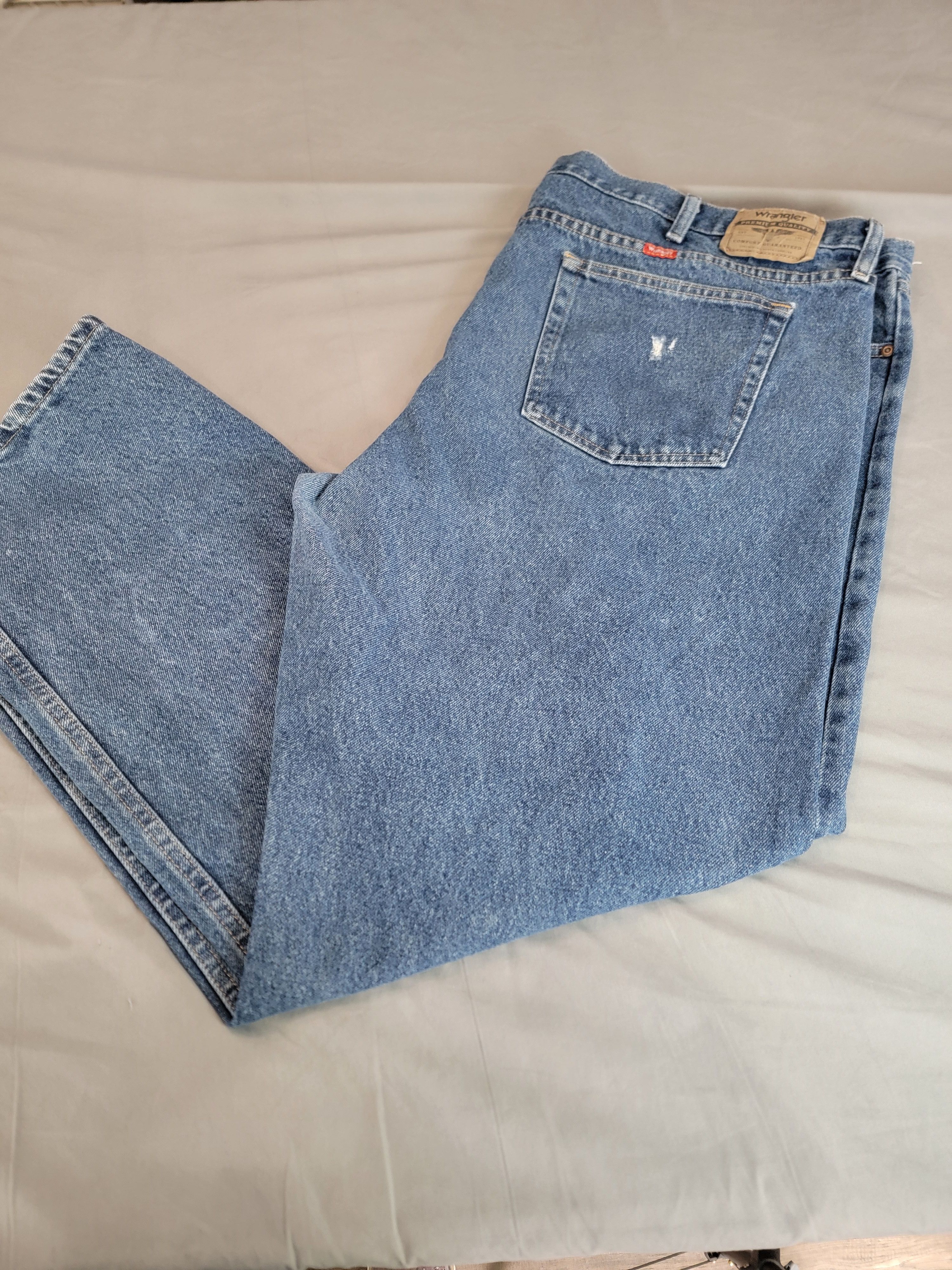 Other Wrangler Jeans Mens 48x32 Blue Denim Relaxed Straight Leg Size US 44 / EU 60 - 1 Thumbnail