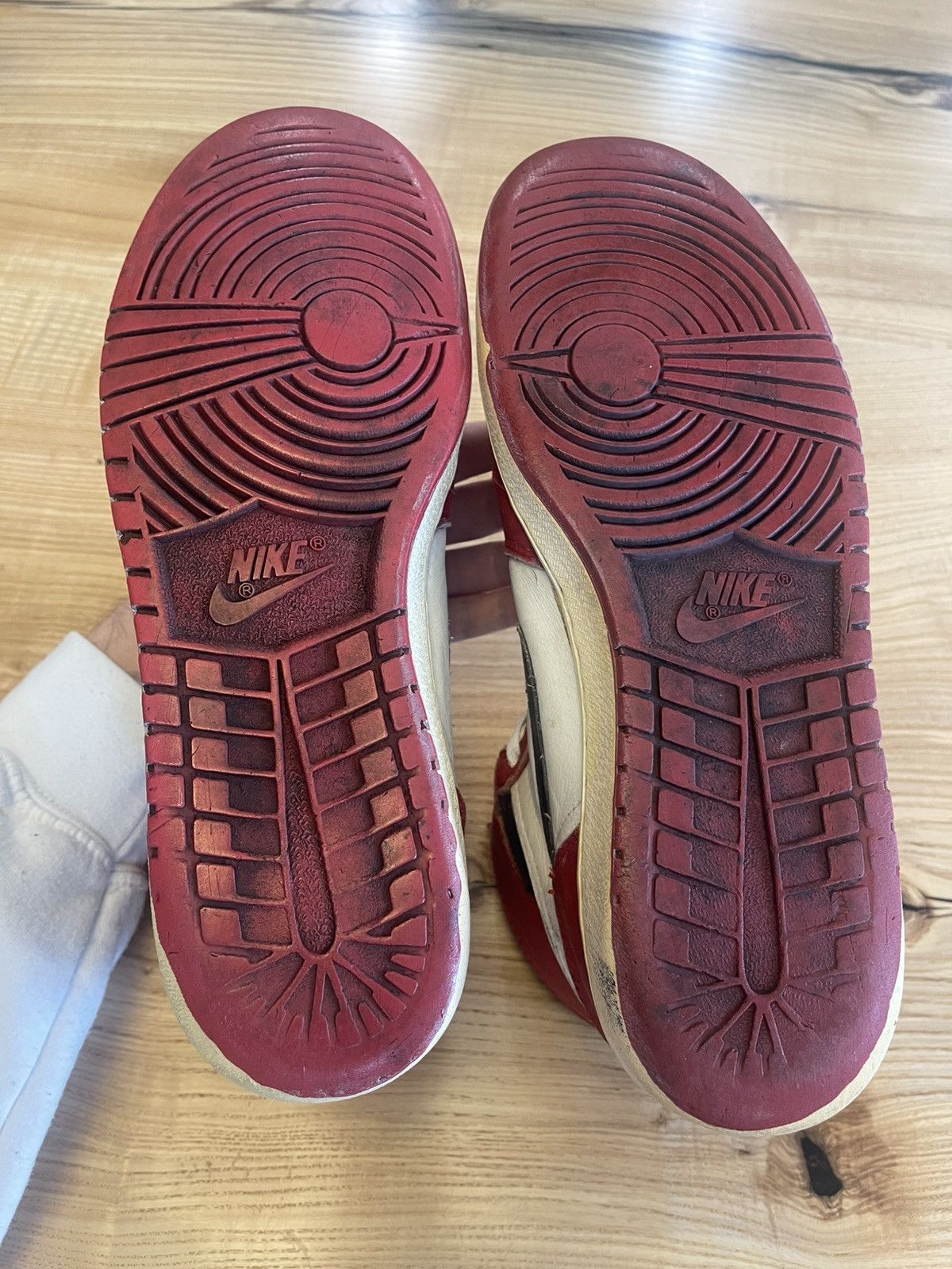 Jordan Brand Jordan 1 chicago 1985 Size US 10.5 / EU 43-44 - 5 Thumbnail