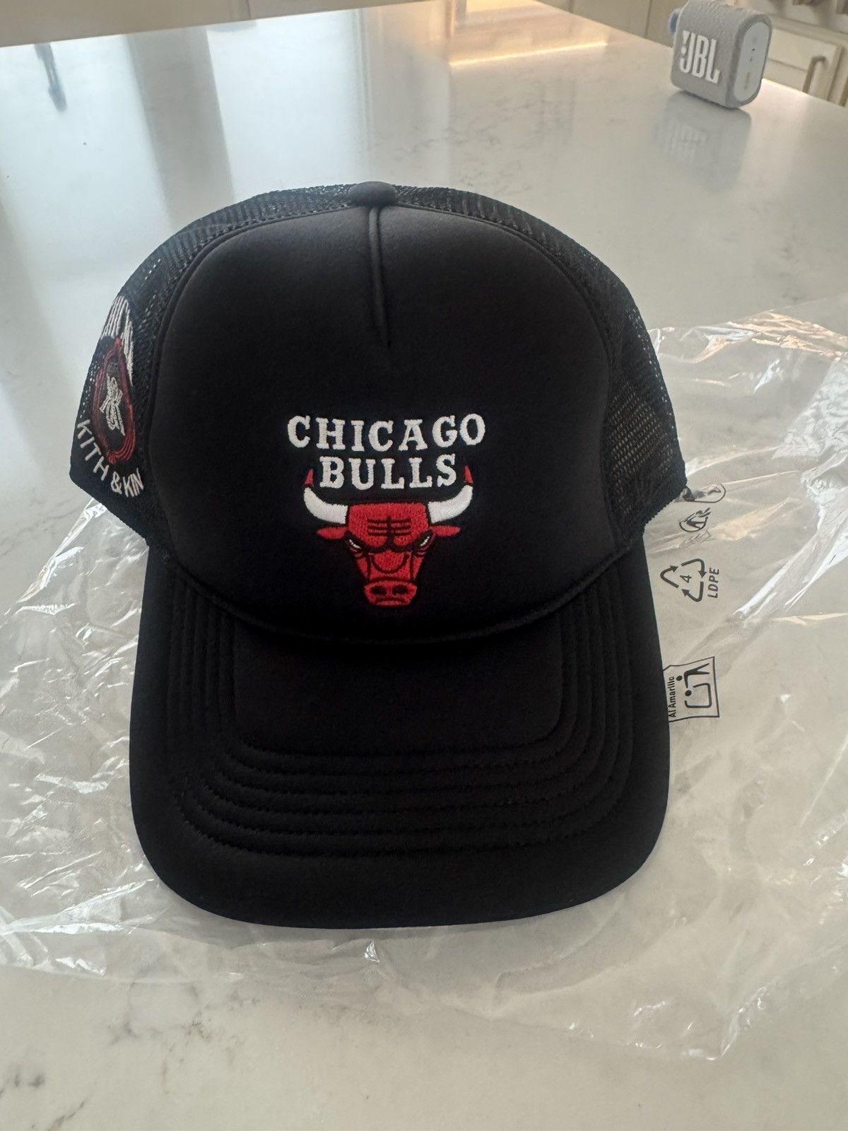 Kith Kith Chicago Bulls Trucker Size ONE SIZE - 1 Thumbnail