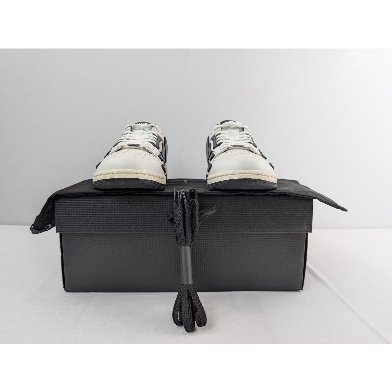 Amiri o1rshd1 Skelton Low-Top Sneakers in White/Black Size US 12 / EU 45 - 17 Thumbnail