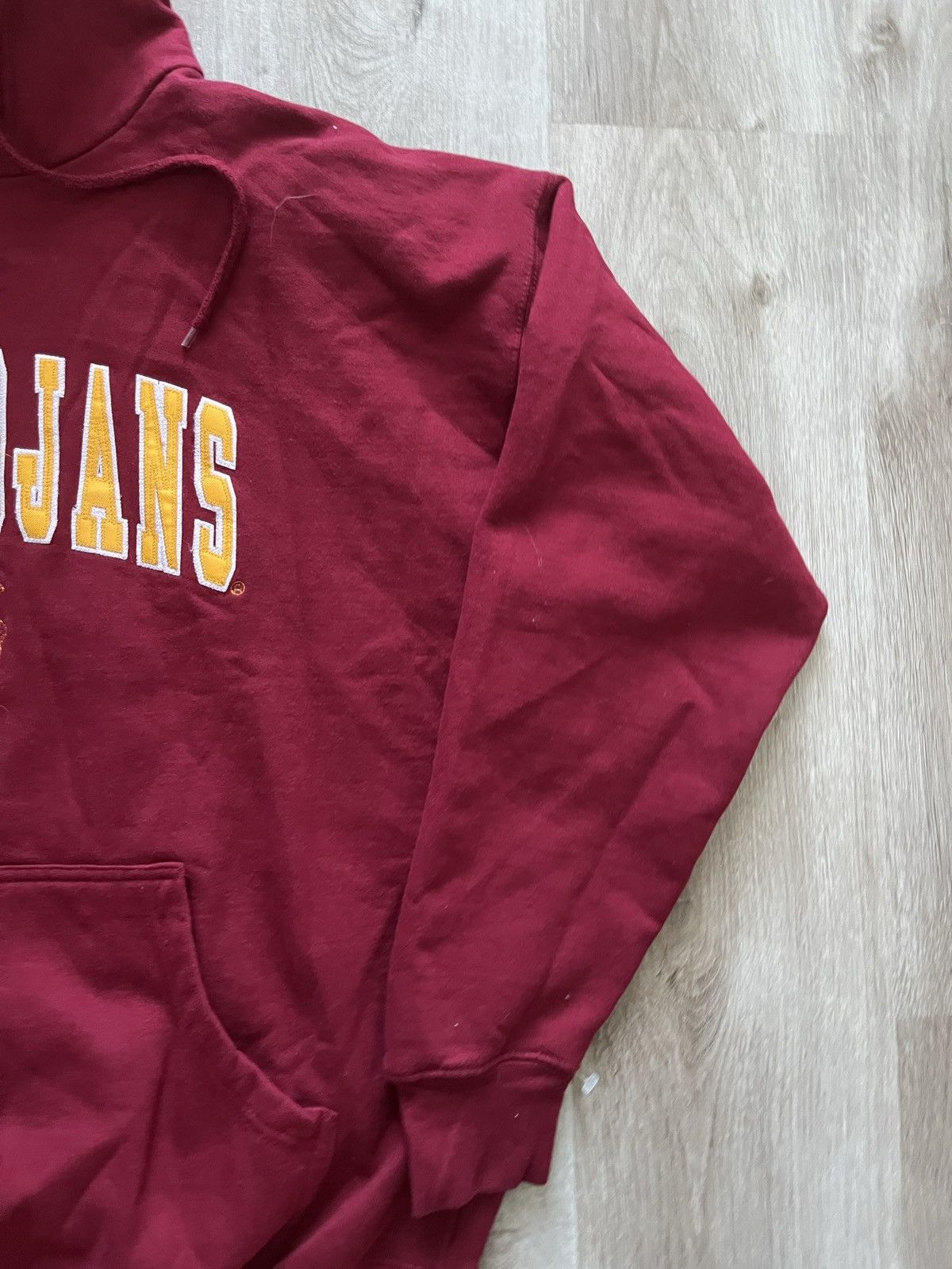 Vintage Vintage USC Trojans Burgundy Hoodie Size US XL / EU 56 / 4 - 11 Thumbnail
