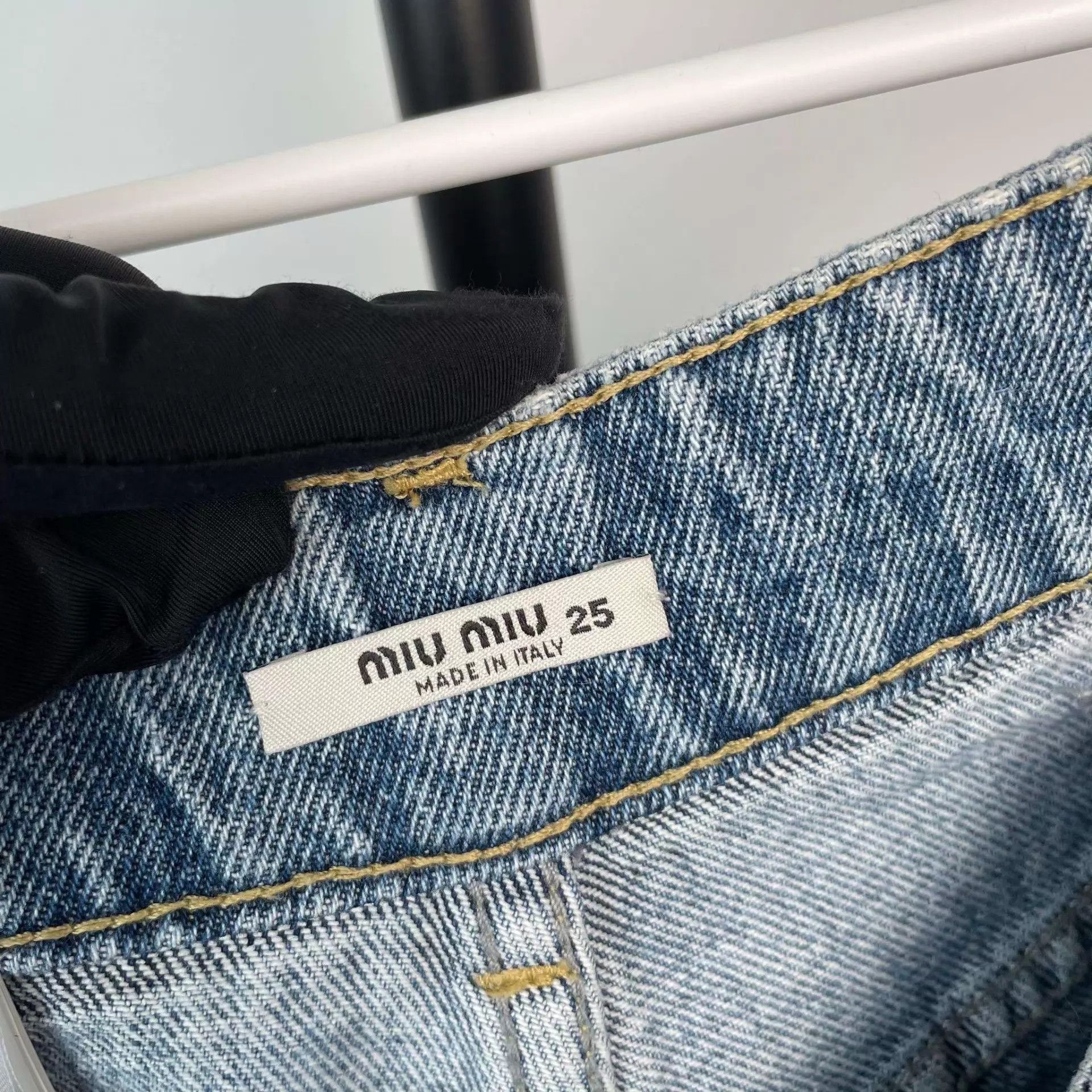 Miu Miu Miu Miu 95 New Denim Short Full Crystal Chip Size 25" / US 0 / IT 36 - 4 Thumbnail