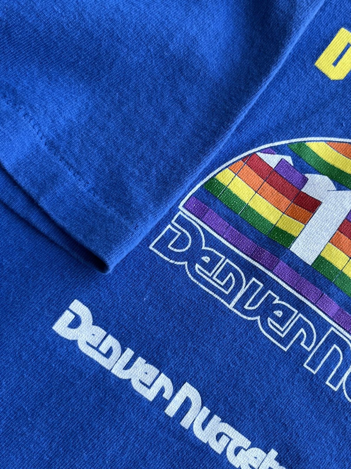 NBA Vintage 90s Denver Nuggets Skyline Basketball Hanes T Shirt Size US XL / EU 56 / 4 - 3 Thumbnail