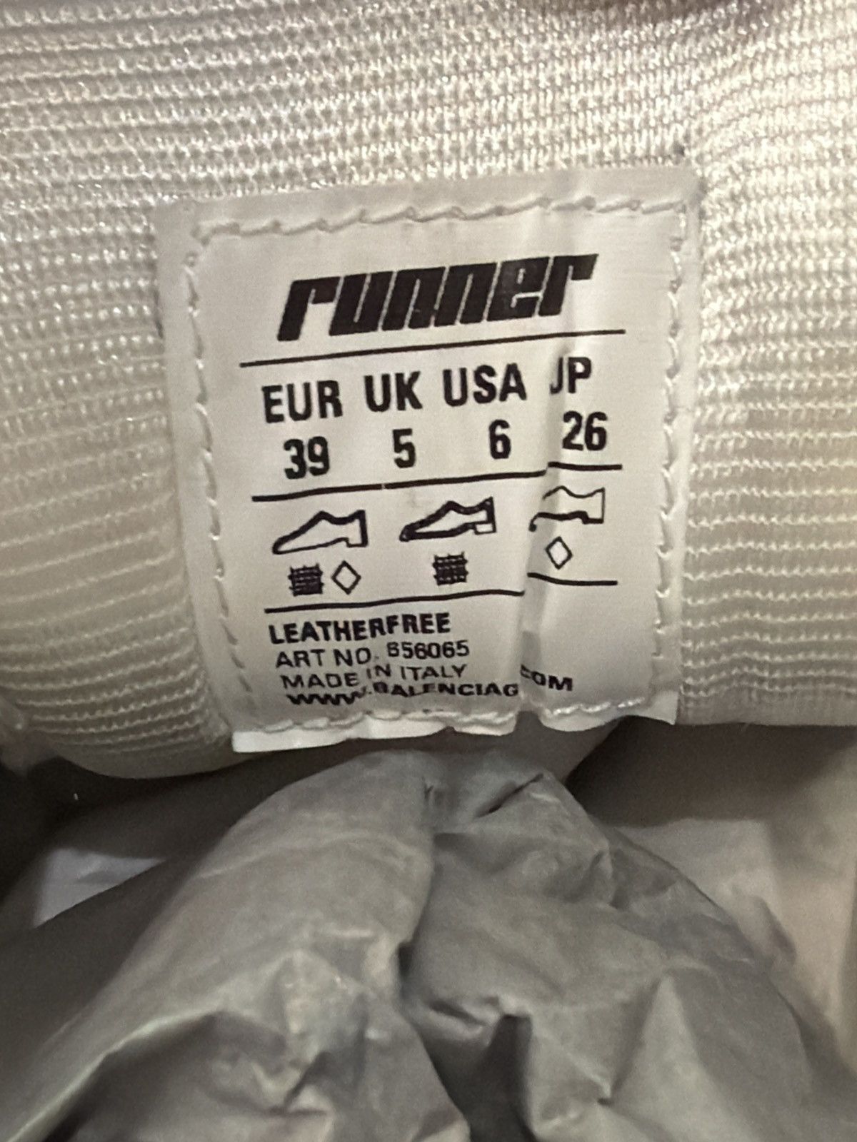 Balenciaga Size 39EU/6US - Balenciaga Runner White Distressed NEW Size US 6 / EU 39 - 10 Thumbnail