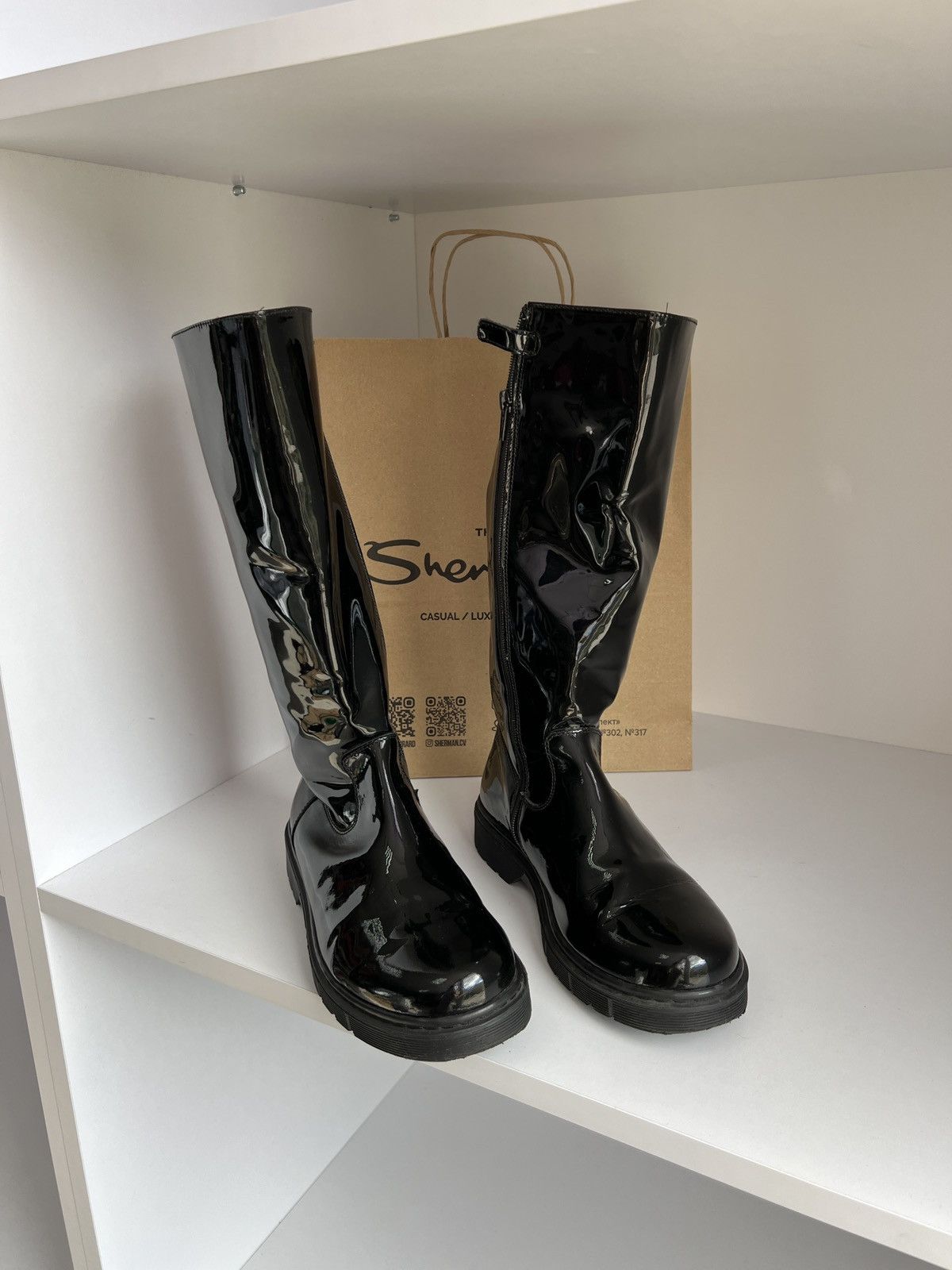 Designer × Dolce & Gabbana × Vintage Vintage Dolce Gabbana lacquered Black Shoes Size US 7 / IT 37 - 3 Thumbnail