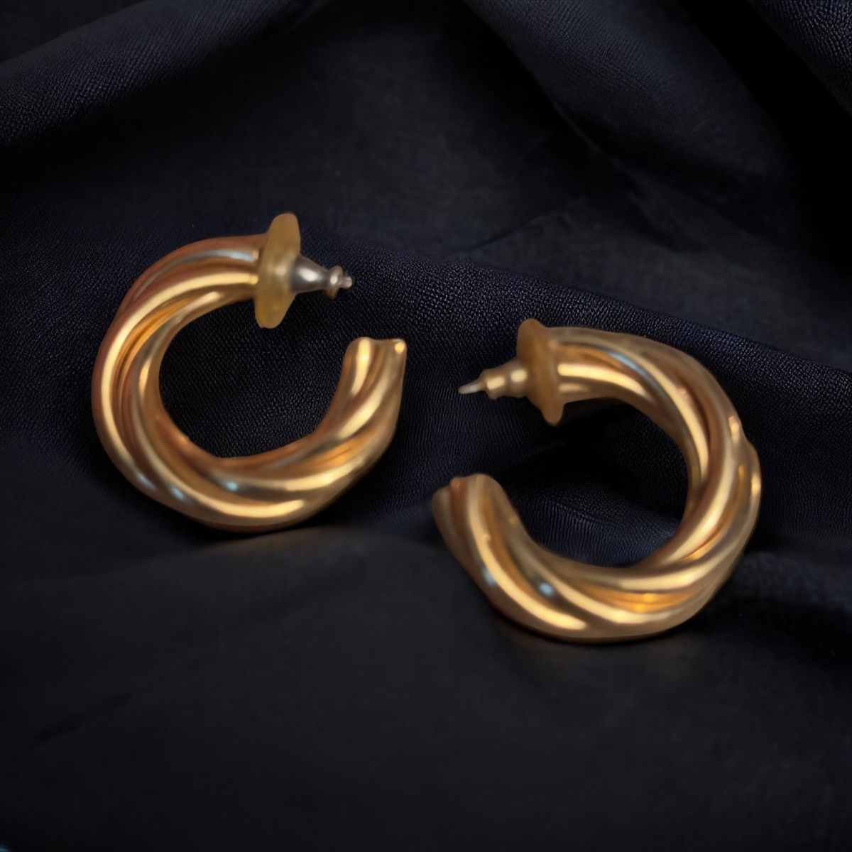 Other Chunky gold tone twisted hoop earrings Size ONE SIZE - 2 Thumbnail