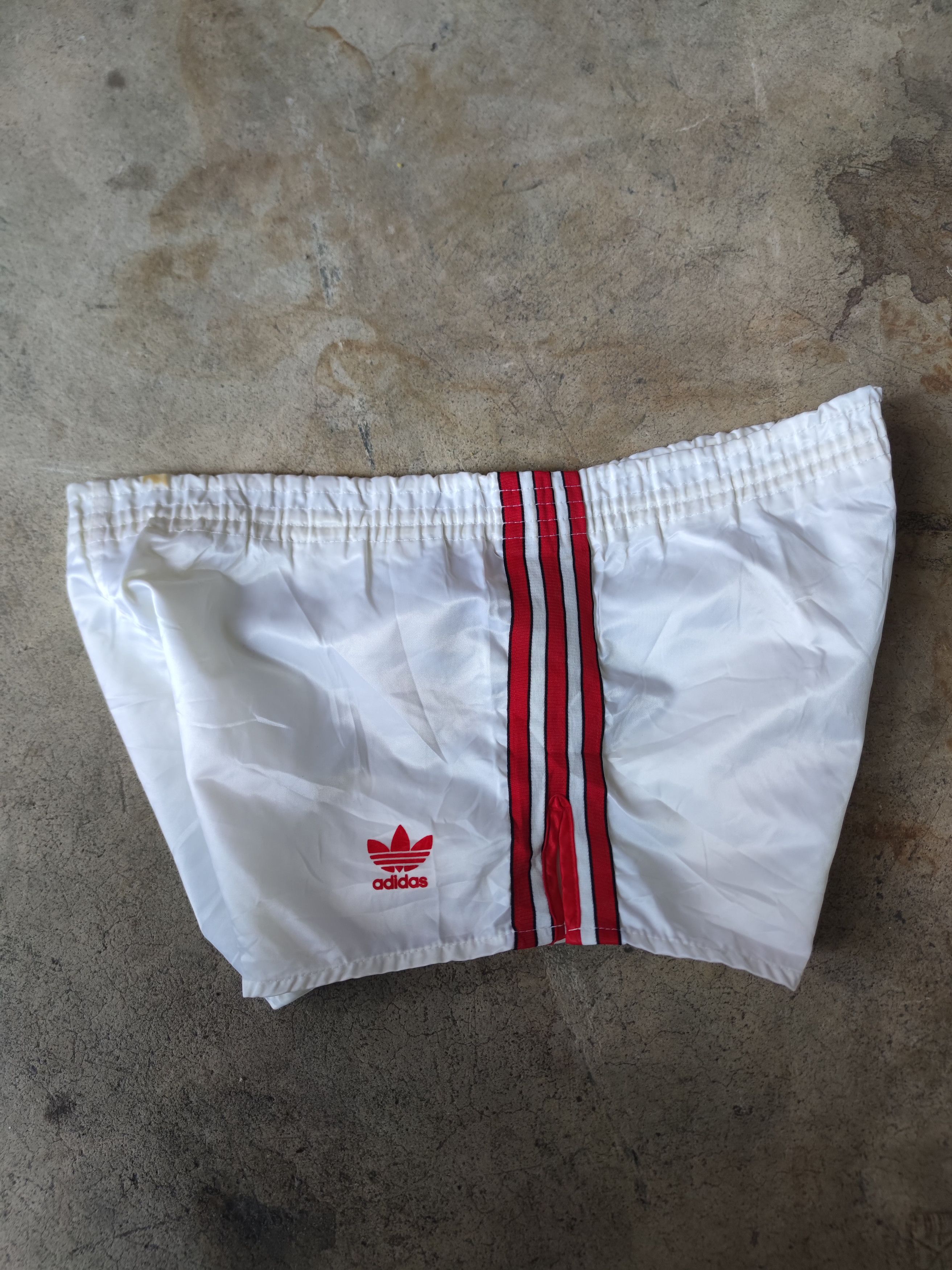 Adidas Vintage 86-88 Adidas Manchester United Home football shorts Size US 34 / EU 50 - 5 Thumbnail