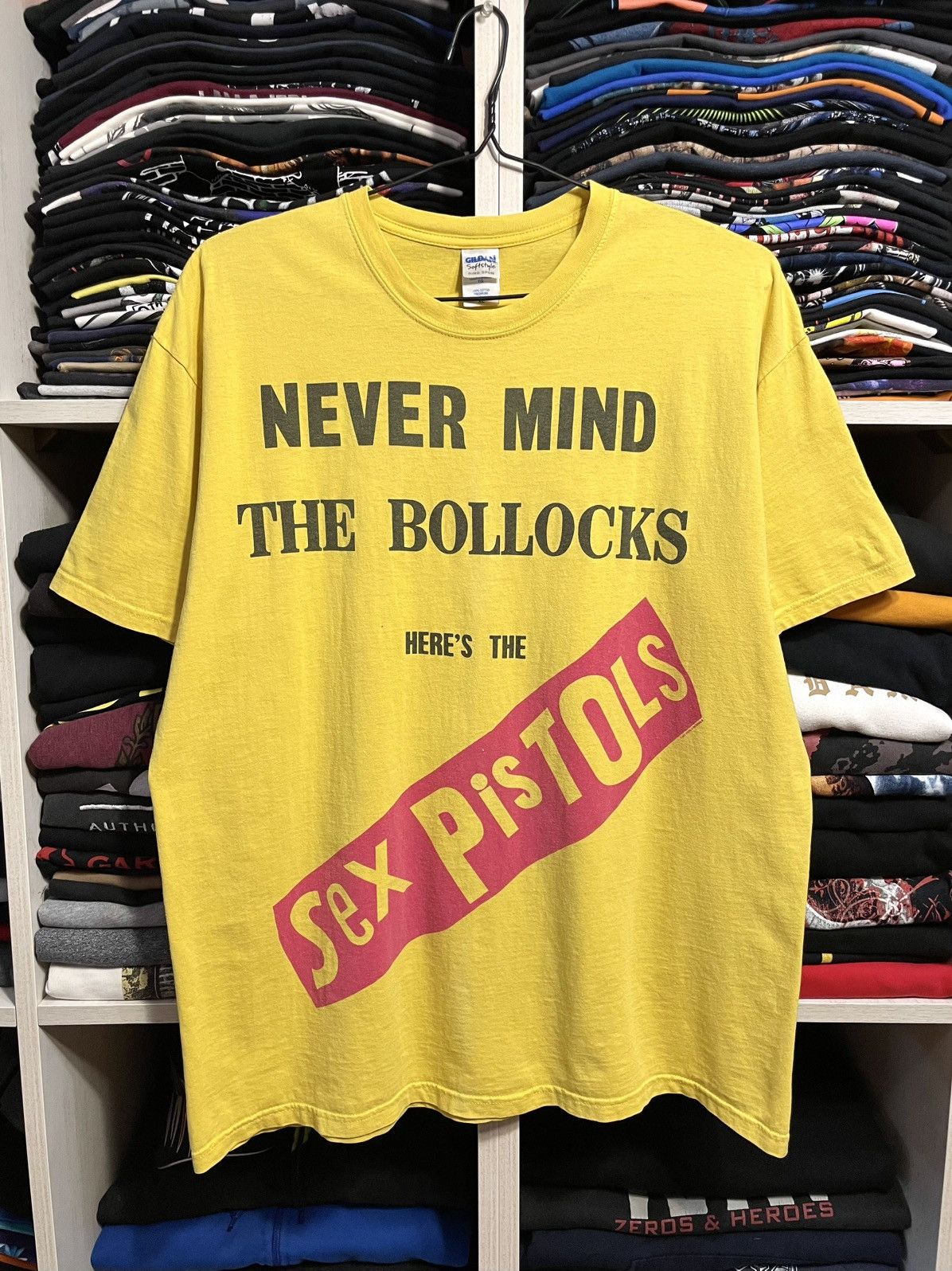 Band Tees Vintage Sex Pistols Never Mind The Bollocks Band T-Shirt Size US XL / EU 56 / 4 - 5 Thumbnail