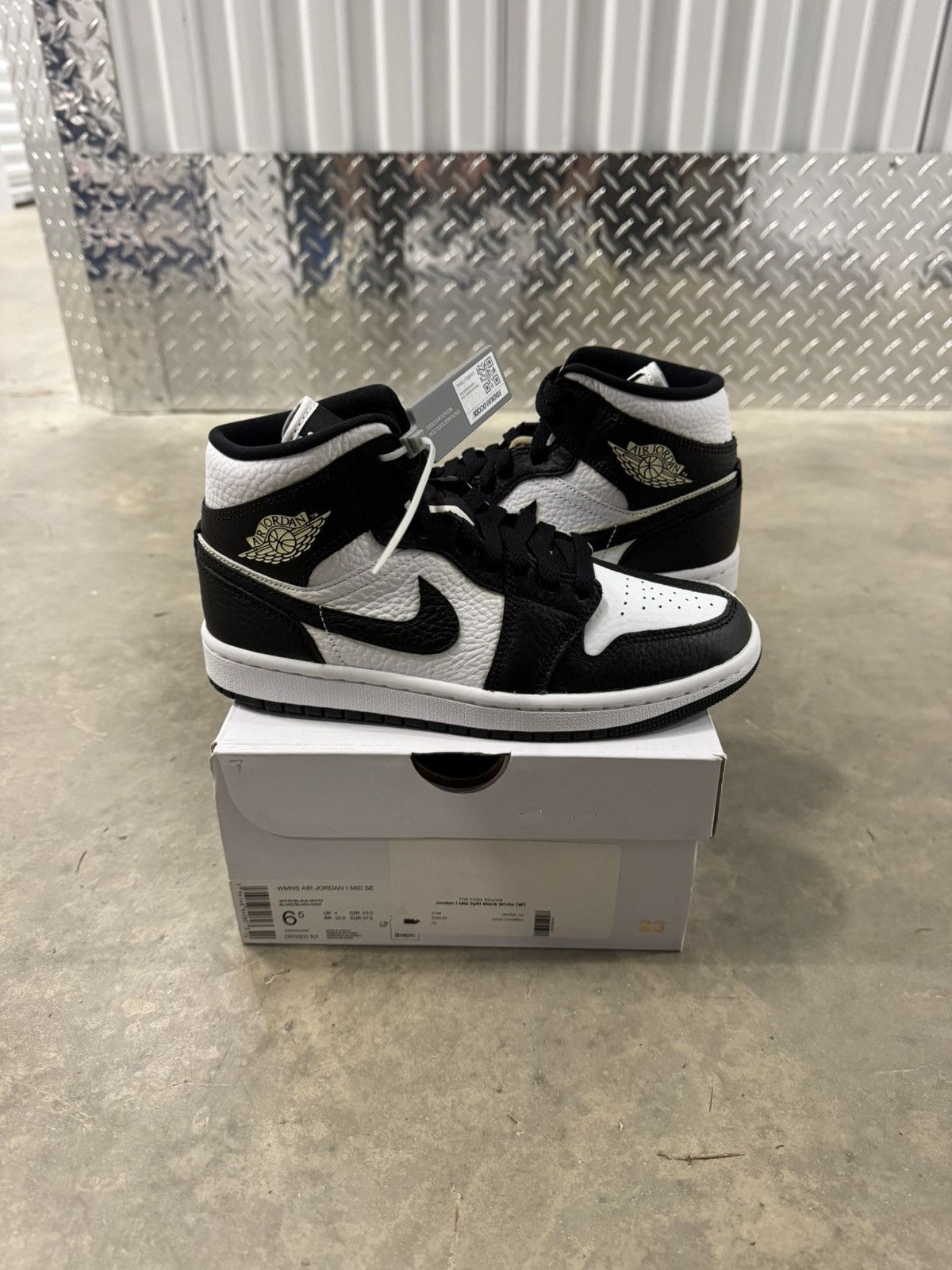 Jordan Brand Jordan 1 Mid SE WMNS Split Homage Size 6.5W Size US 6.5 / IT 36.5 - 1 Thumbnail