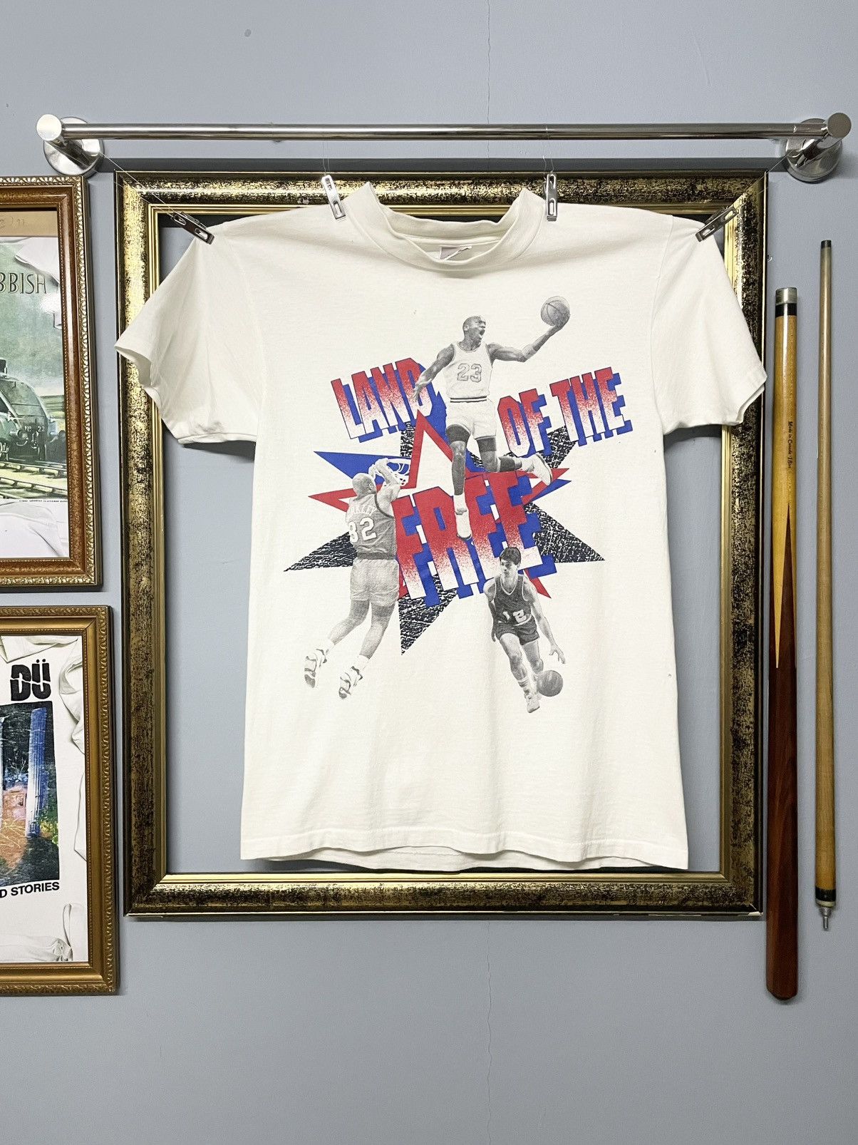 Nike Vintage 90s Designer Nike Land Of The Free Nba Og Tshirt Size US M / EU 48-50 / 2 - 1 Thumbnail