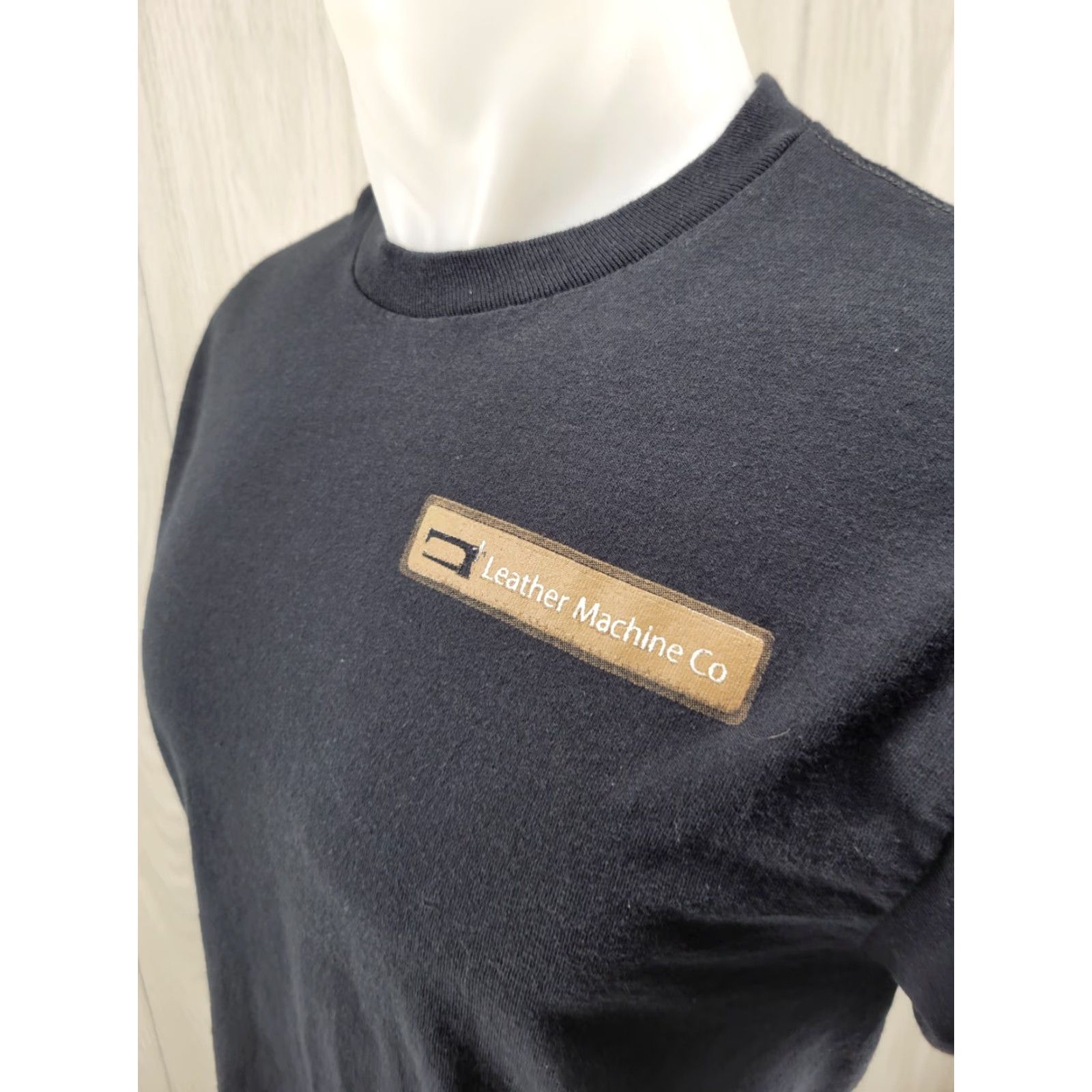Gildan VINTAGE Leather Machine Company Cotton Long Sleeve Graphic Black Shirt Size Medium Size US M / EU 48-50 / 2 - 4 Thumbnail