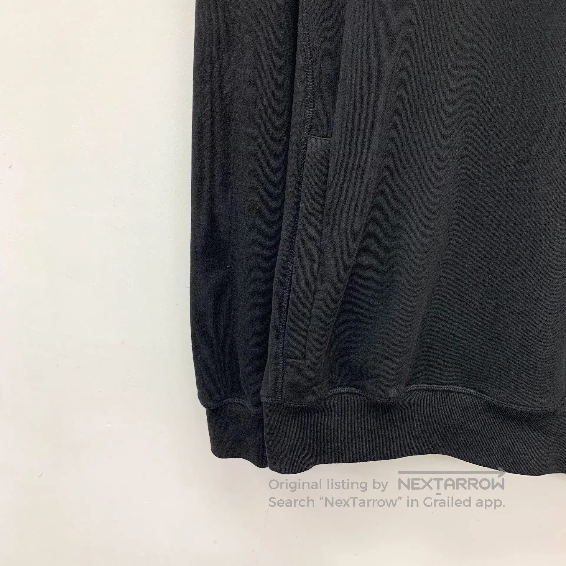 Moncler Moncler Black logo patch cotton round neck long sleeve swe Size US S / EU 44-46 / 1 - 4 Thumbnail