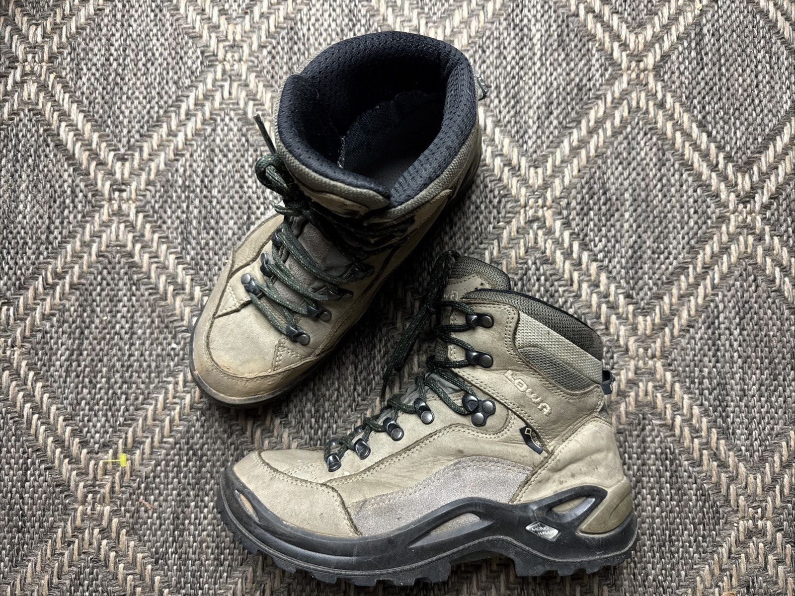 LOWA LOWA Renegade GTX Mid Women’s Hiking Boots 6.5 Wide Size US 6.5 / IT 36.5 - 1 Thumbnail