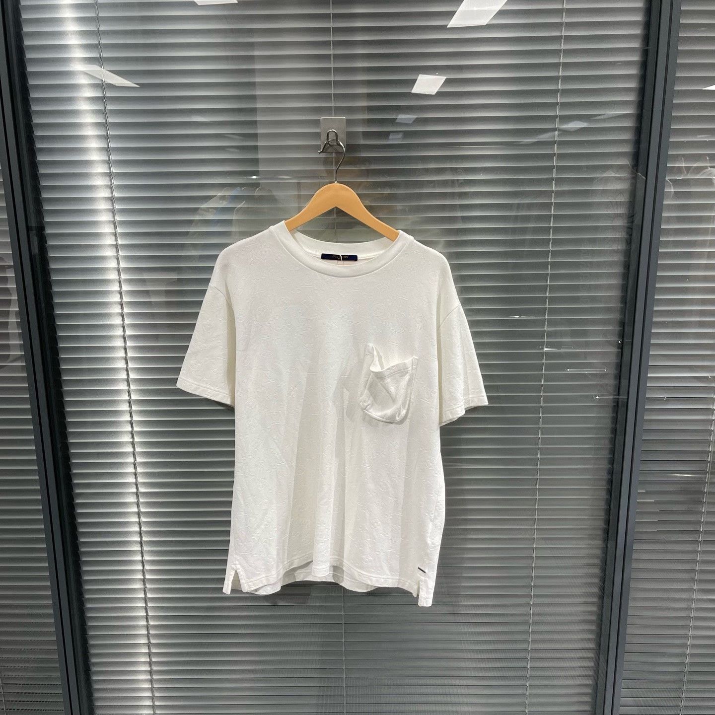 Louis Vuitton Louis Vuitton Monogram Embellished White Pocket T-Shirt Size US M / EU 48-50 / 2 - 1 Thumbnail