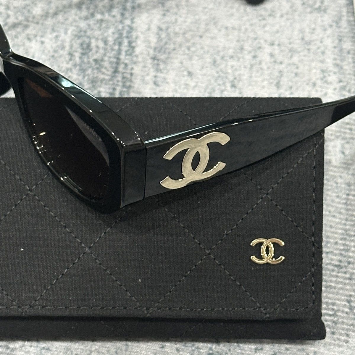 Chanel CHANEL 0CH5493 C622S5 SUNGLASSES Size ONE SIZE - 4 Thumbnail