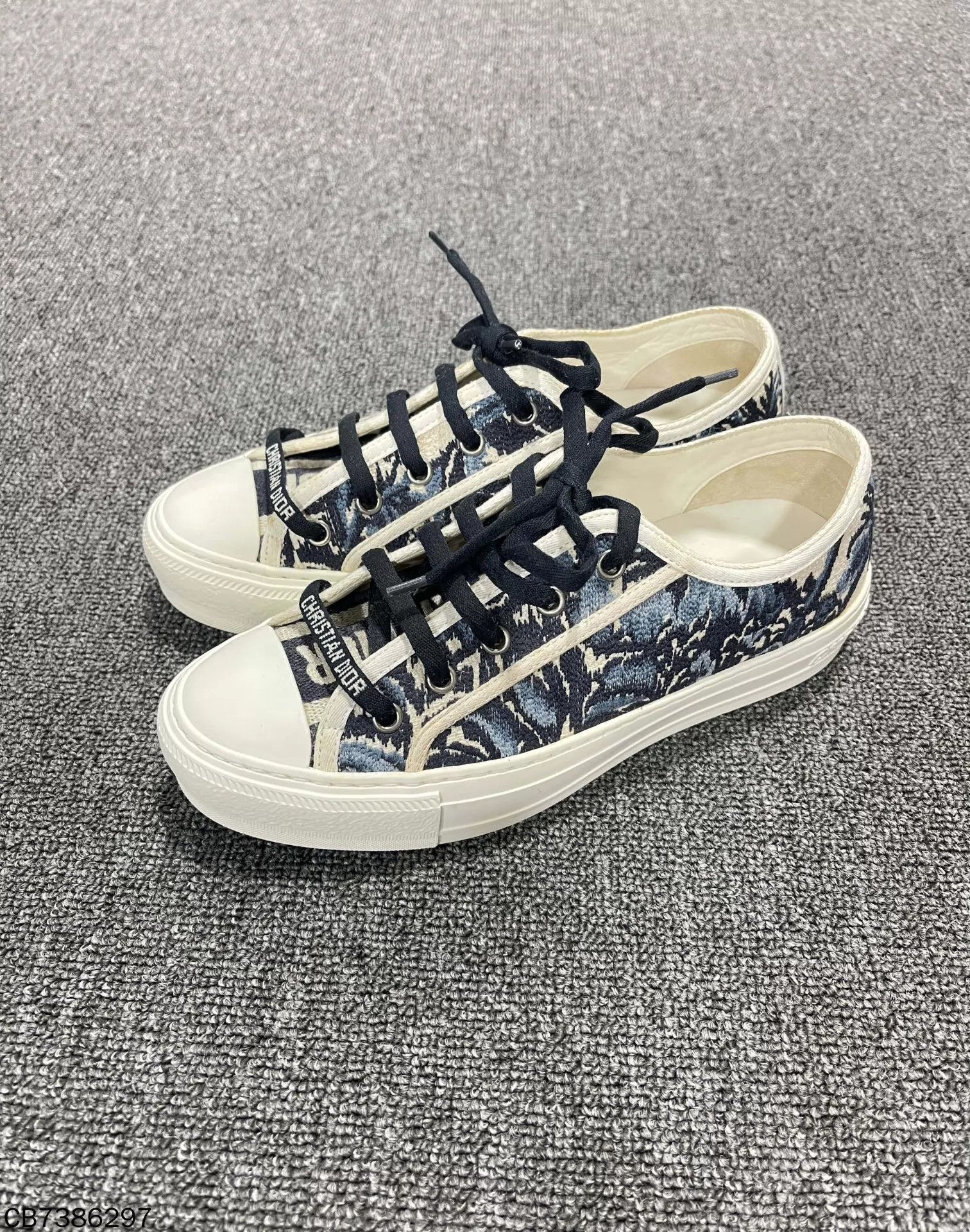 Dior Dior Embroidered Floral Logo Sneakers 36 Unused Size US 5.5 / IT 35.5 - 1 Thumbnail