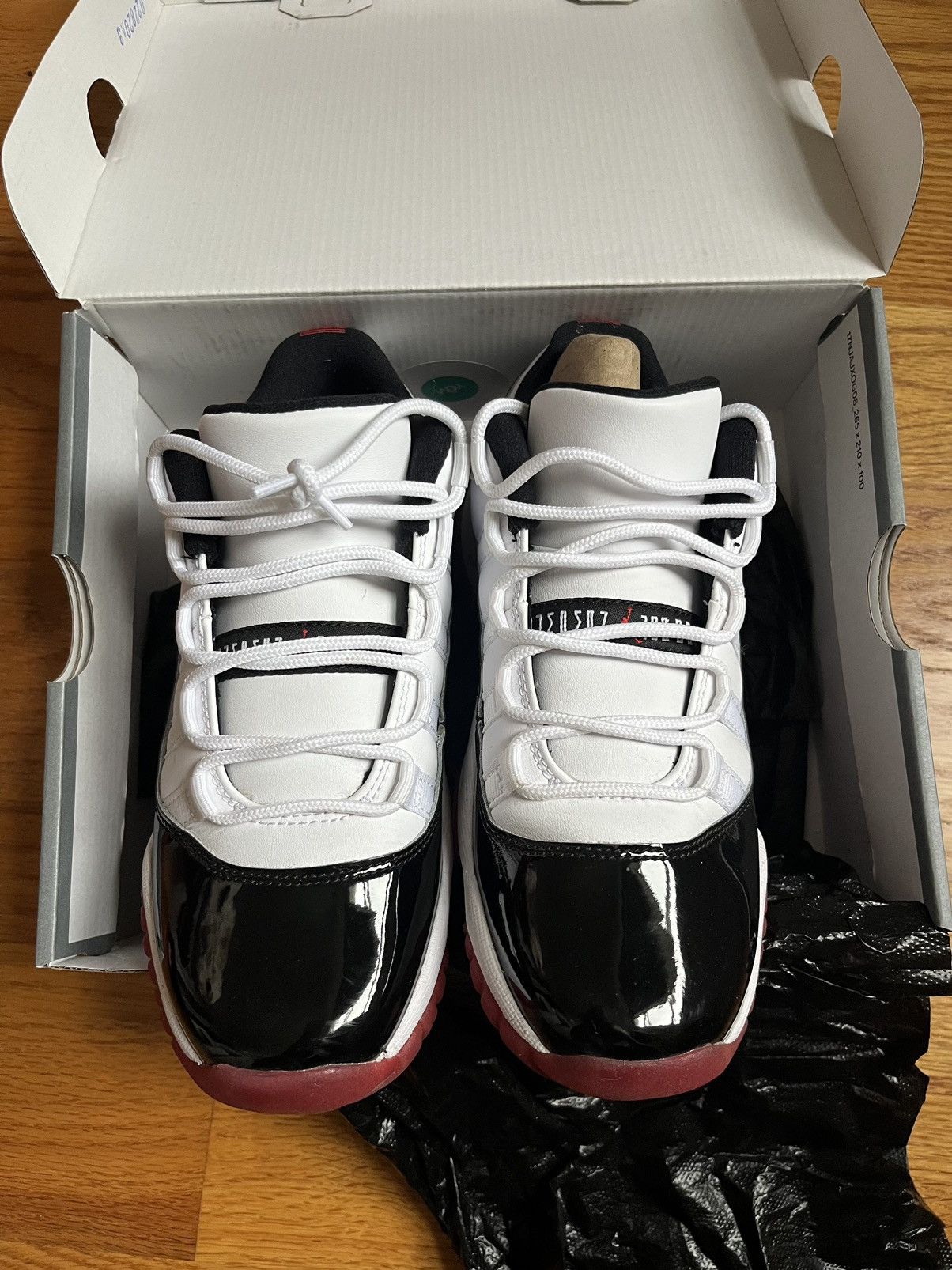Jordan Brand × Nike Concord Bred Jordan 11s Size US 5 / IT 35 - 2 Thumbnail