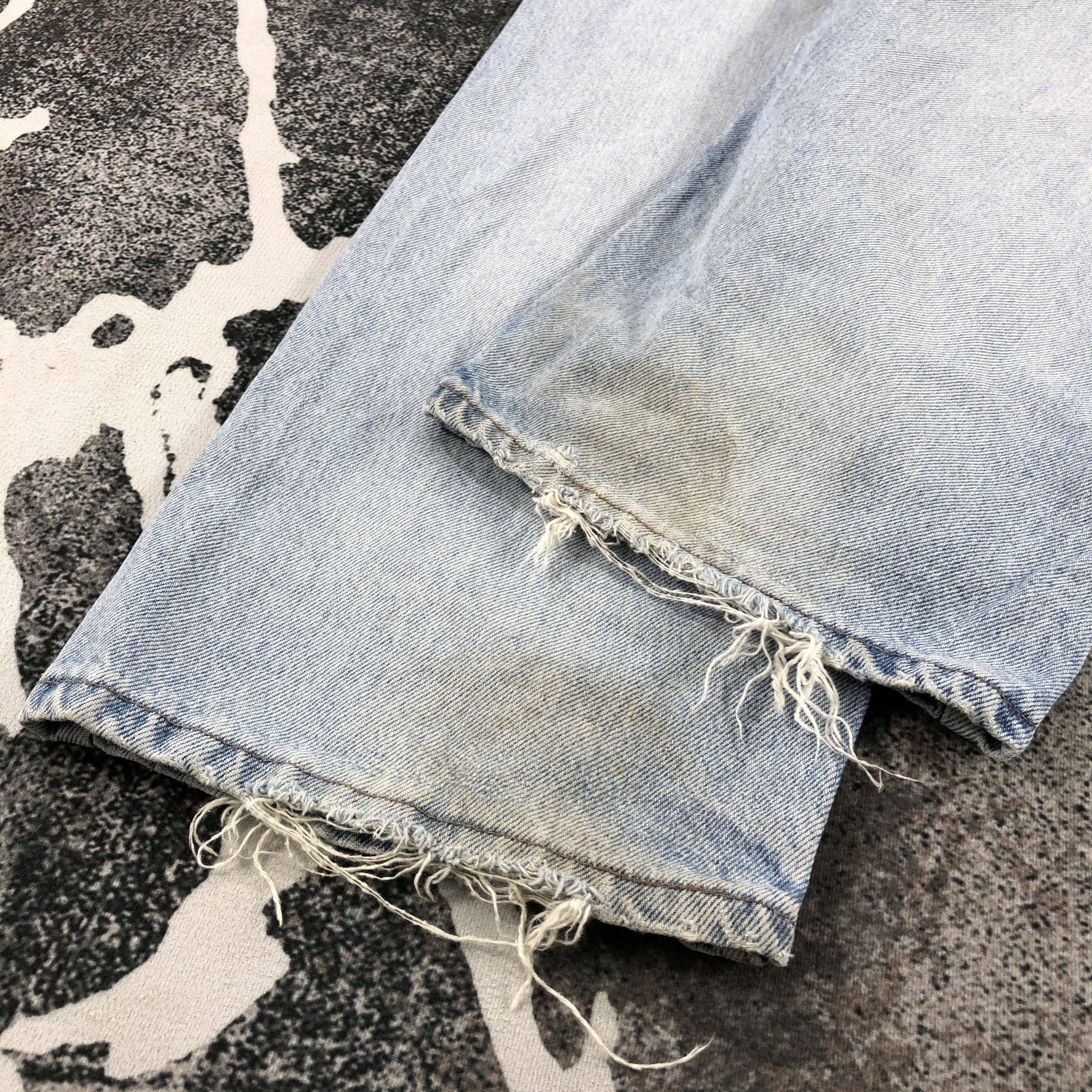 Levi's Vintage Levis 569 Jeans Distress Light wash Denim KJ907 Size US 32 / EU 48 - 6 Thumbnail