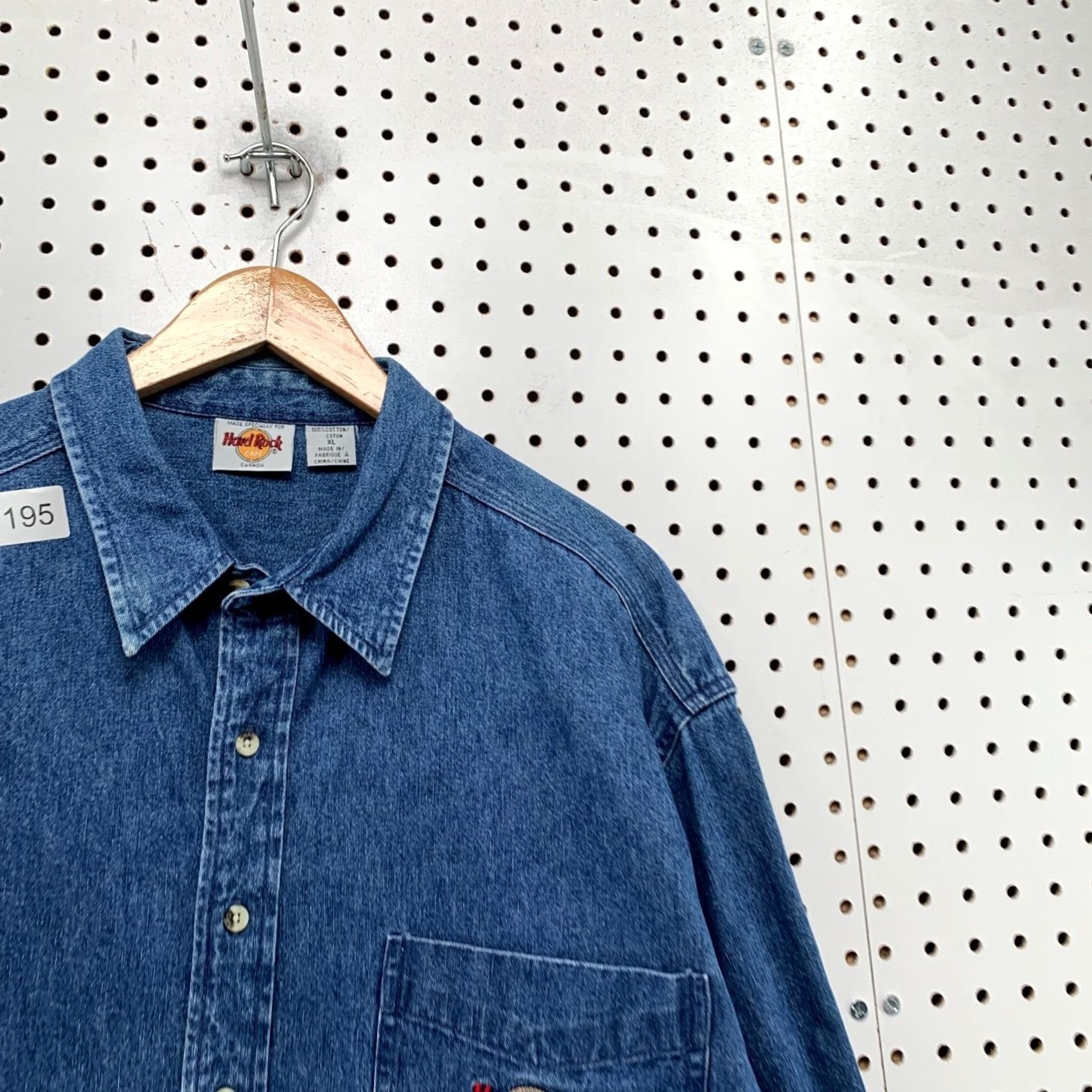 Hard Rock Cafe VINTAGE Hard Rock Cafe Shirt Mens XL Blue Niagara Falls 90s Button Denim Size US XL / EU 56 / 4 - 7 Thumbnail