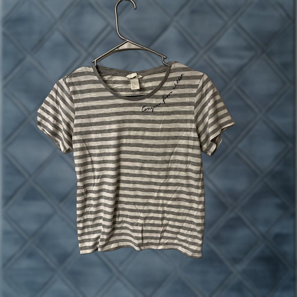 H&M H&M White Striped Top Women XS Cotton Blend Short Sleeve T-Shirt Gray White Jersey Logo Basic Classic All Seasons Casual Womens XS Shirt Size XS / US 0-2 / IT 36-38 - 1 Thumbnail