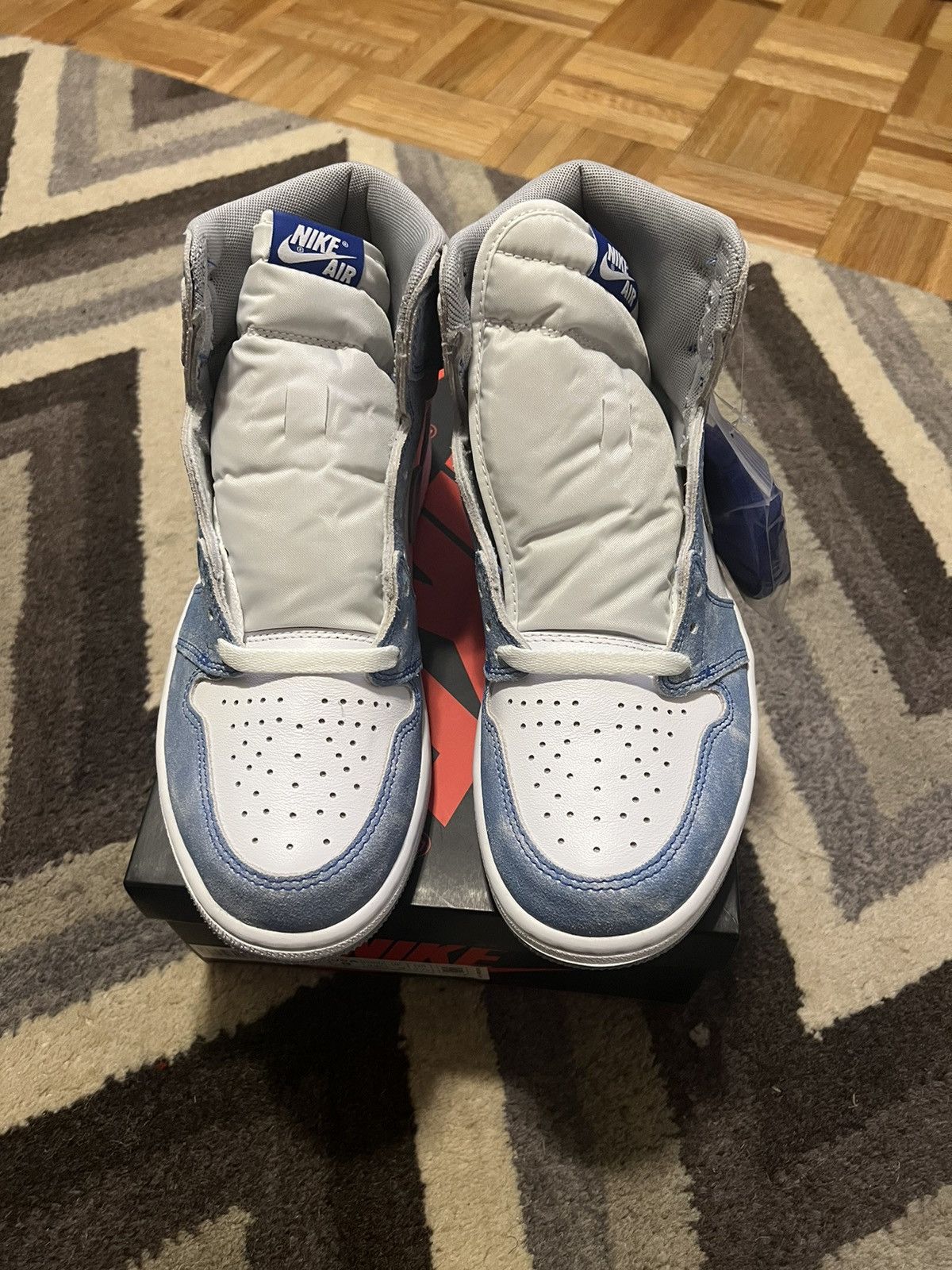 Jordan Brand × Nike Nike Air Jordan 1 Retro High OG Hyper Royal Size 9 Size US 9 / EU 42 - 4 Thumbnail