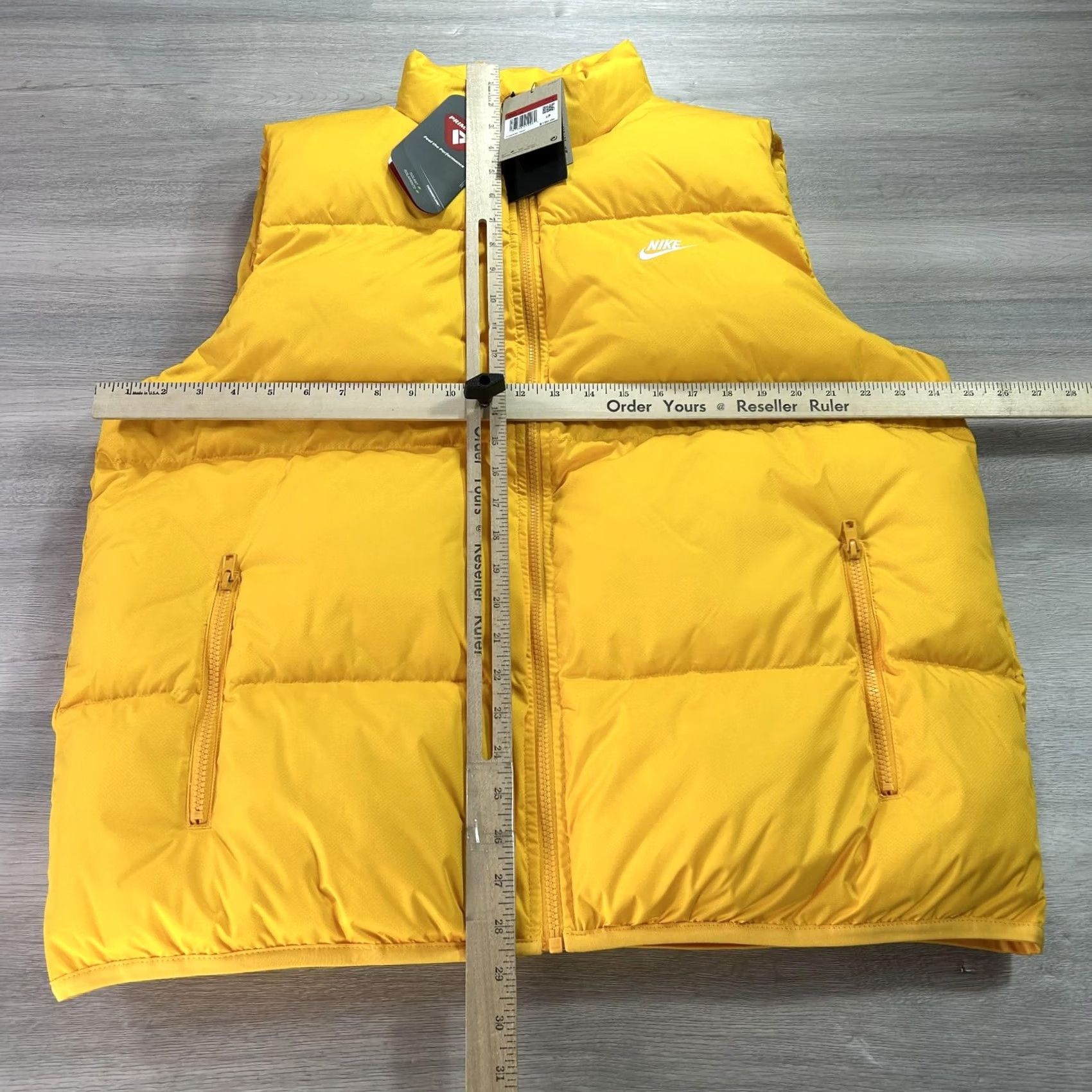 Nike VINTAGE Nike Puffer Vest Mens L Yellow Insulated Quilted Zip Pockets FB7373-739 Size US L / EU 52-54 / 3 - 7 Thumbnail