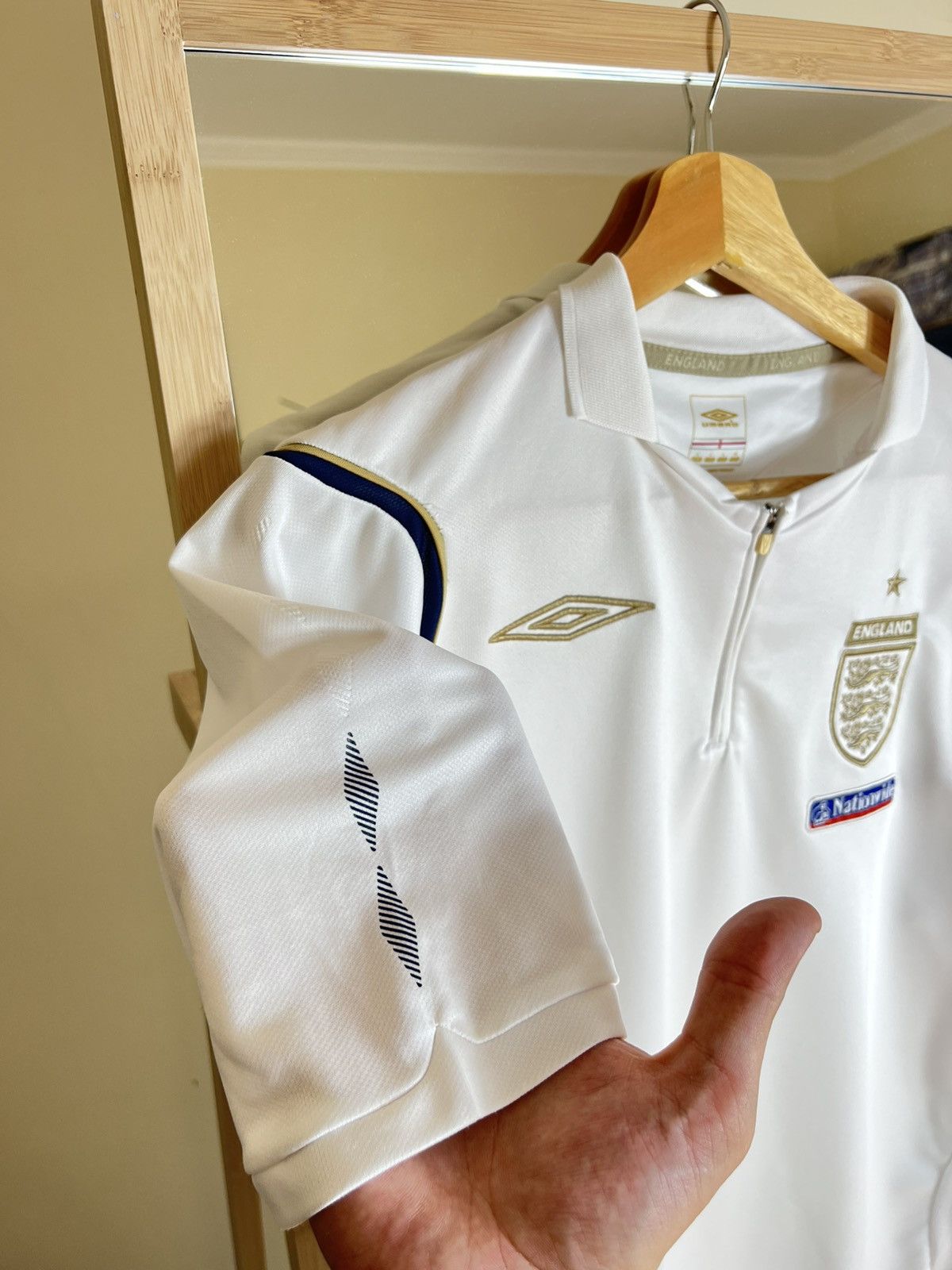 Umbro 🏴󠁧󠁢󠁥󠁮󠁧󠁿England National Team Umbro Jersey Nationwide Sponsor 2000S Size US L / EU 52-54 / 3 - 5 Thumbnail