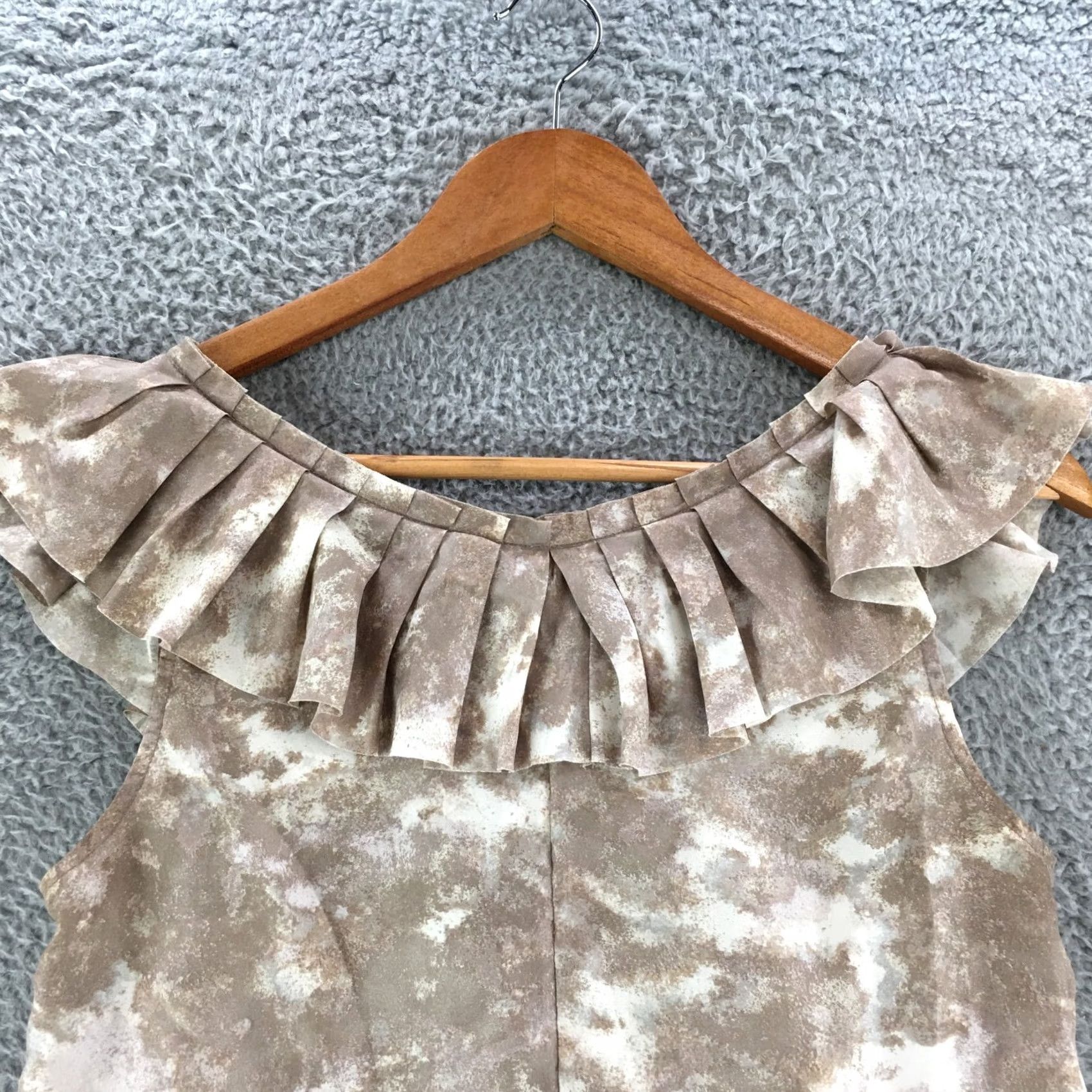 Banana Republic VINTAGE Banana Republic Ruffle Tank Top Womens XS Beige Tie Dye Silk Sleeveless Casual Size XS / US 0-2 / IT 36-38 - 7 Thumbnail