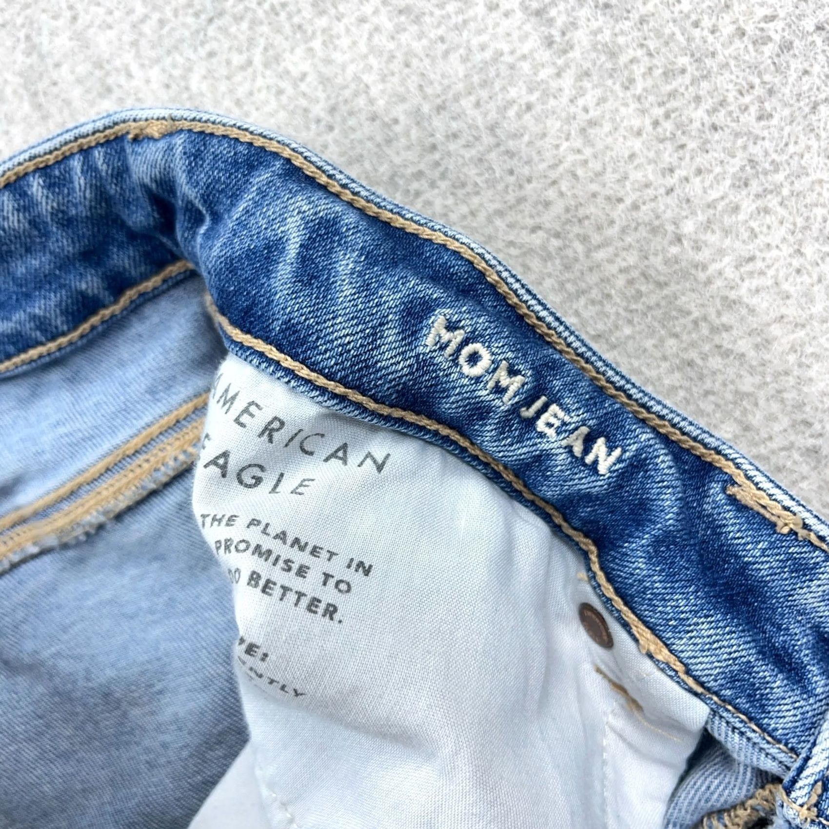 American Eagle Outfitters American Eagle Mom Jeans Women 8 Long Holes Distressed Baggy Stretch Med Wash Size 30" / US 8 / IT 44 - 3 Thumbnail