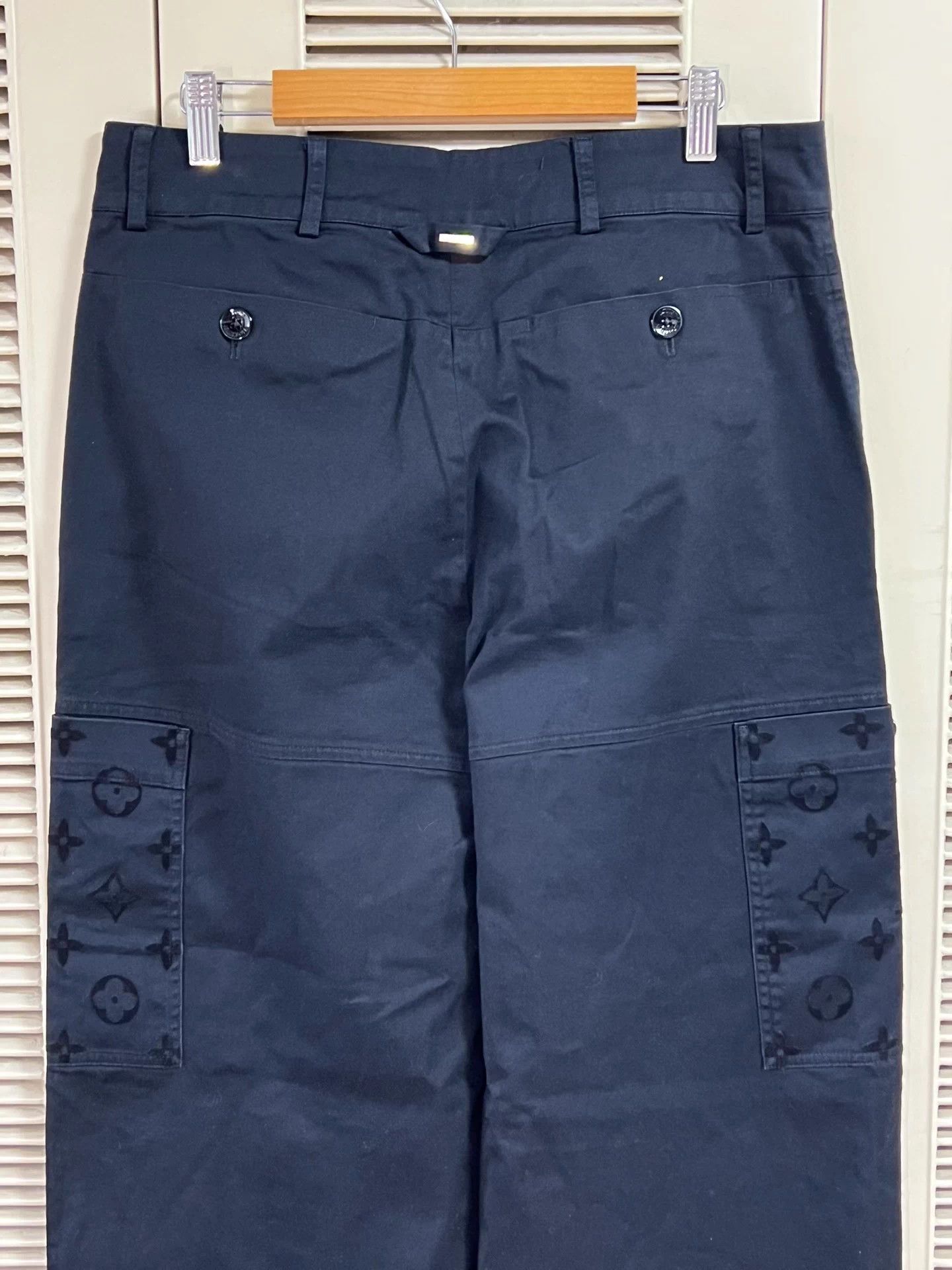 Louis Vuitton LV men's 48 black flocked monogram cargo pants Size US 32 / EU 48 - 4 Thumbnail