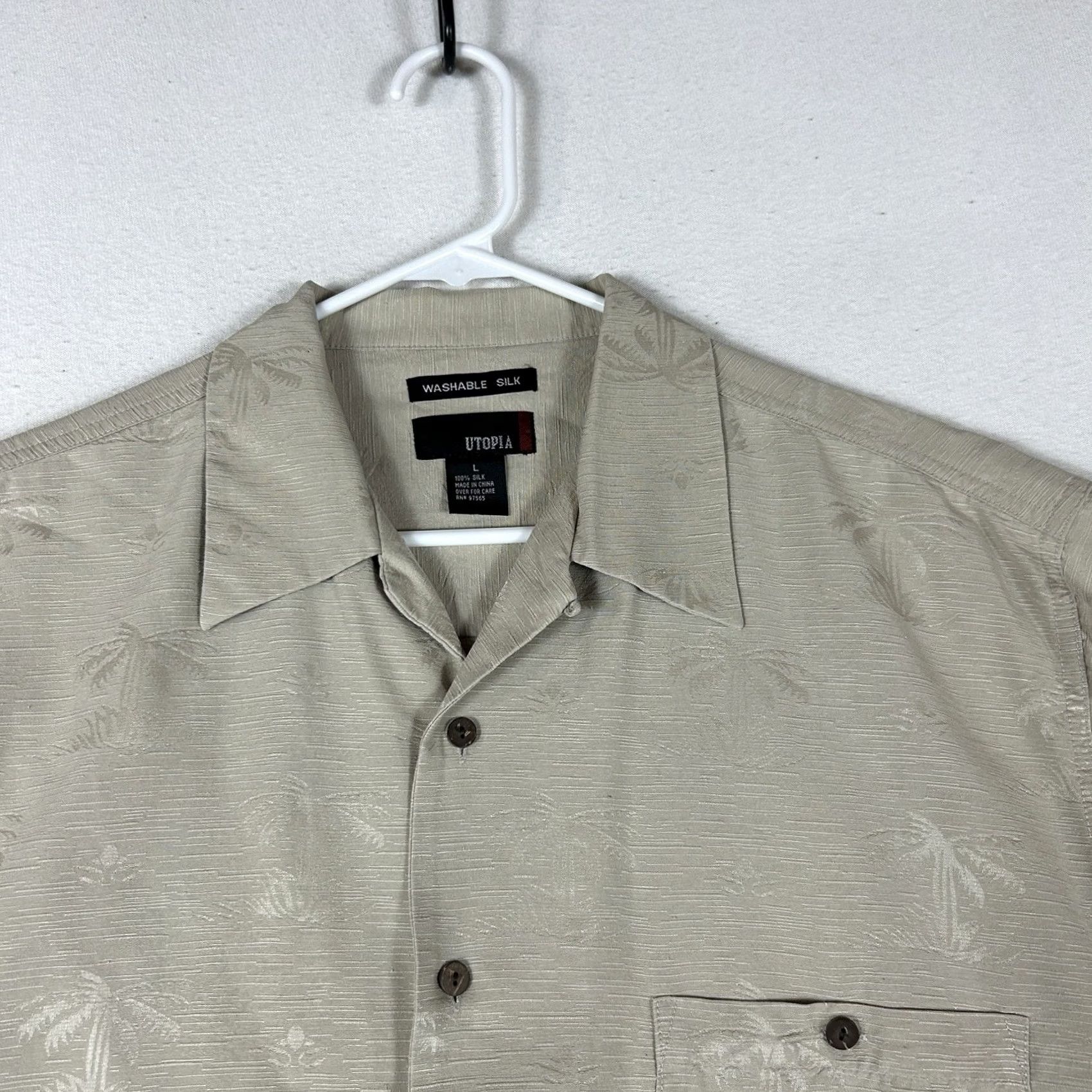 Vintage Utopia Short Sleeve 100% Silk Button-Down Shirt Men's Large Beige Pattern Top Size US L / EU 52-54 / 3 - 2 Thumbnail