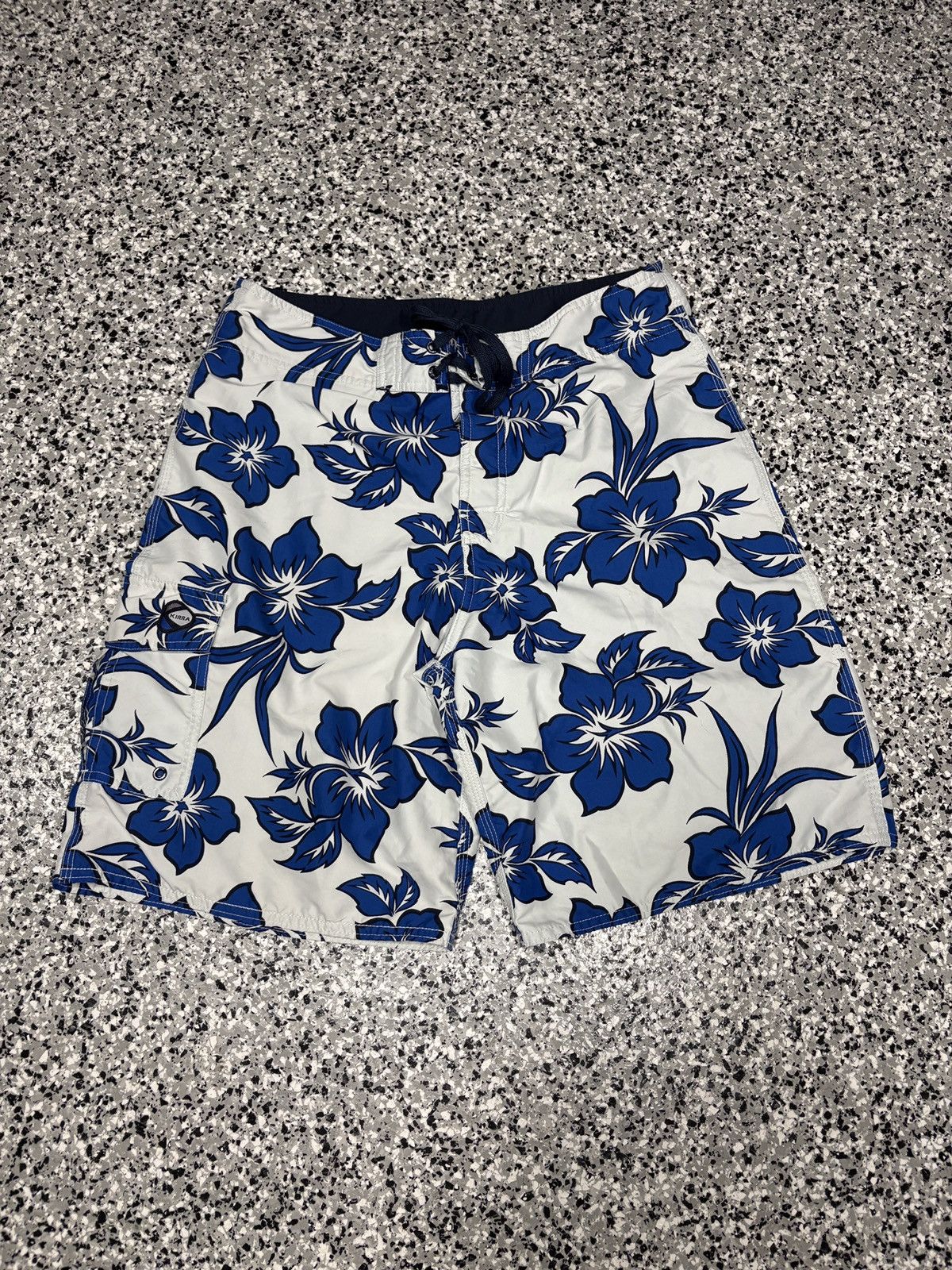Kirra Vintage 2000s Kirra Blue & White Hawaiian Swim Shorts Size M Size US 32 / EU 48 - 1 Thumbnail