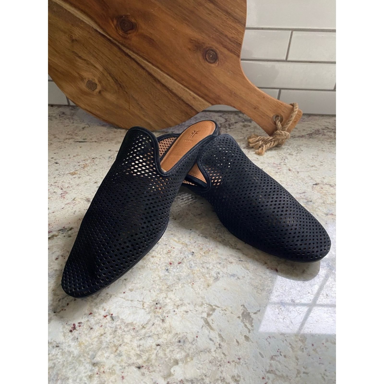 Frye FRYE $198 Gwen Black Leather Mesh Perforated Mule 9 EUC Size US 9 / IT 39 - 2 Thumbnail
